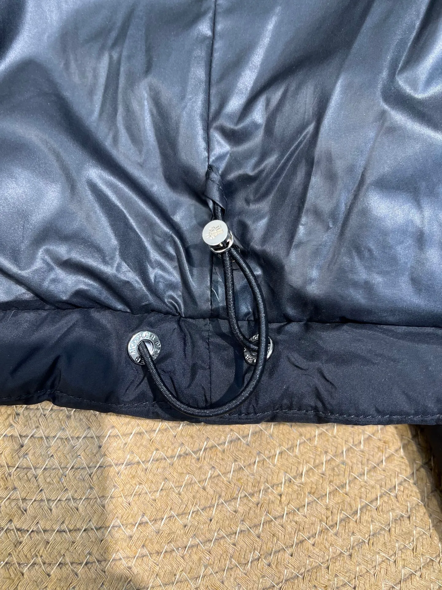 P860 moncler🌟 Down Jacket 2025 Autumn and Winter New Style Original customized hardware accessories are all imported and original customized. Welcome to compare. Absolutely high quality. Made of top-grade 95 white duck down. Super soft. Filled with fluffy and full feathers. Super heavy-duty. The fabric is well-crafted. The pattern is perfect. Note. The fabric is super comfortable. Exclusive model. Non-market goods. Same size for men and women. Size: 12345