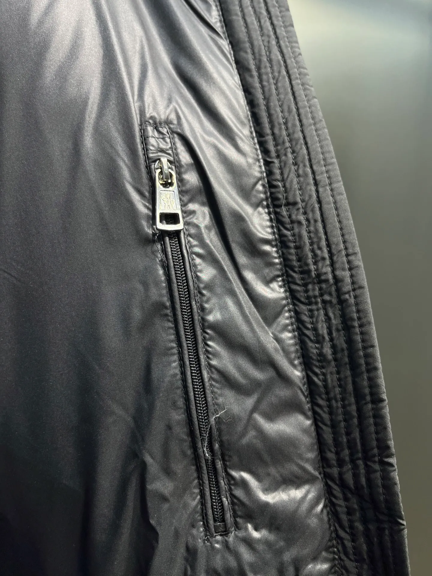 P860 moncler🌟 Down Jacket 2025 Autumn and Winter New Style Original customized hardware accessories are all imported and original customized. Welcome to compare. Absolutely high quality. Made of top-grade 95 white duck down. Super soft. Filled with fluffy and full feathers. Super heavy-duty. The fabric is well-crafted. The pattern is perfect. Note. The fabric is super comfortable. Exclusive model. Non-market goods. Same size for men and women. Size: 12345