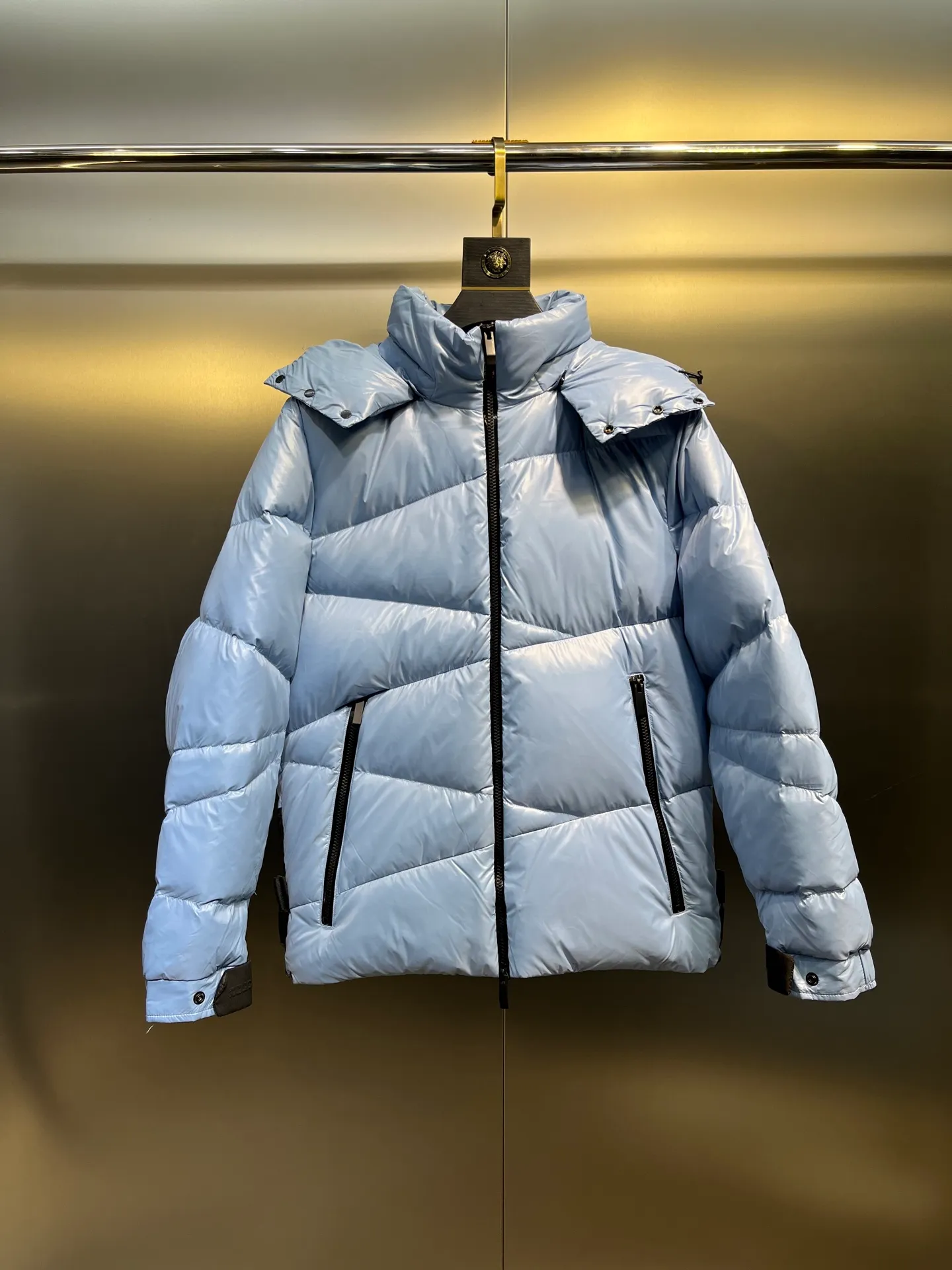 P760 moncler 🌟sssmoncler's new model is made of polyester fiber fabric. It has a hooded down jacket with a slim fit and distinctive geometric quilting design. It is inspired by the adventure outfit of climbing ice slopes. Features matte black logo size: 12345