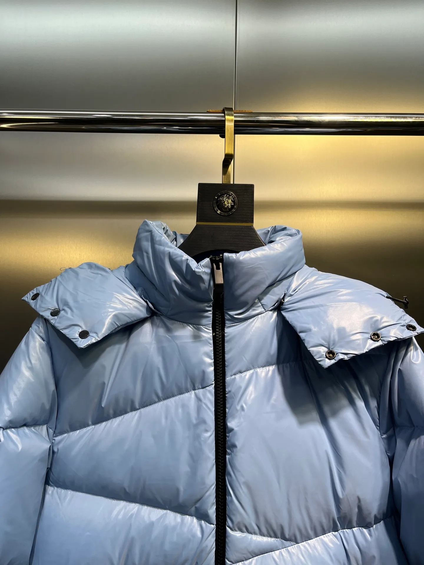 P760 moncler 🌟sssmoncler's new model is made of polyester fiber fabric. It has a hooded down jacket with a slim fit and distinctive geometric quilting design. It is inspired by the adventure outfit of climbing ice slopes. Features matte black logo size: 12345