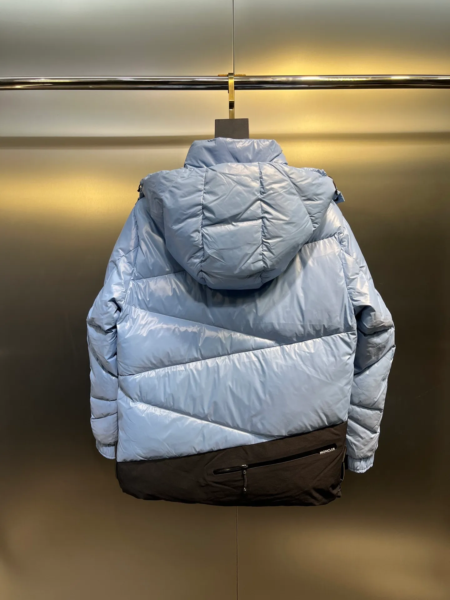 P760 moncler 🌟sssmoncler's new model is made of polyester fiber fabric. It has a hooded down jacket with a slim fit and distinctive geometric quilting design. It is inspired by the adventure outfit of climbing ice slopes. Features matte black logo size: 12345