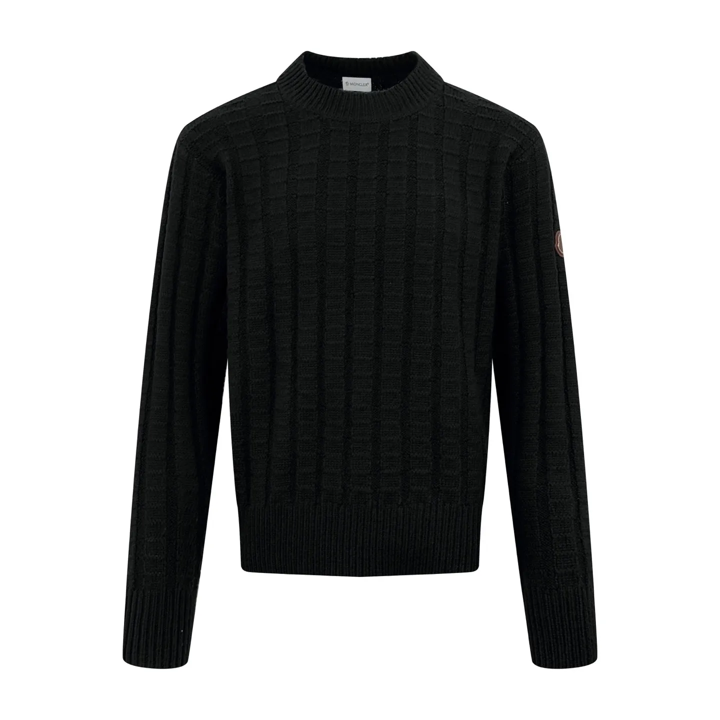 P410 Moncler logo embossed knitted crew neck sweater (black). Original purchase of 7,500. The fabric is made of custom-woven engraved wool texture. Soft and delicate, comfortable and close to the skin. The rich black is the main color. It has a warm and devouring charm. It exudes an irresistible charm. Using three-dimensional texture as the brushstrokes. The whole embossed knitting reconstructs the dimension of knitted aesthetics. The texture halo that produces a light and dark gradient as the human body moves. The iconic Moncler logo embroidery logo decorates the sleeves and is highly recognizable. Hidden power aesthetics in the hedging of hardness and softness. The ultimate expression of elegance. No need to deliberately create a self-contained style, the whole piece is embossed vertical grain knitting. Through specific stitching and changes in fabric structure, by changing the arrangement of stitches and the density of the fabric, the vertical grains present a relief effect that is raised on the surface of the sweater, forming undulating changes in the vertical grains, a curved thread structure. By changing the stitching and arrangement of yarns during the knitting process, the yarns present a curved distribution in the fabric, and the process of softening and deodorizing the garments is done. Use professional washing equipment and specific detergents to deeply clean and deodorize clothes to improve the feel and appearance of clothes. Size:S-M-L-XL