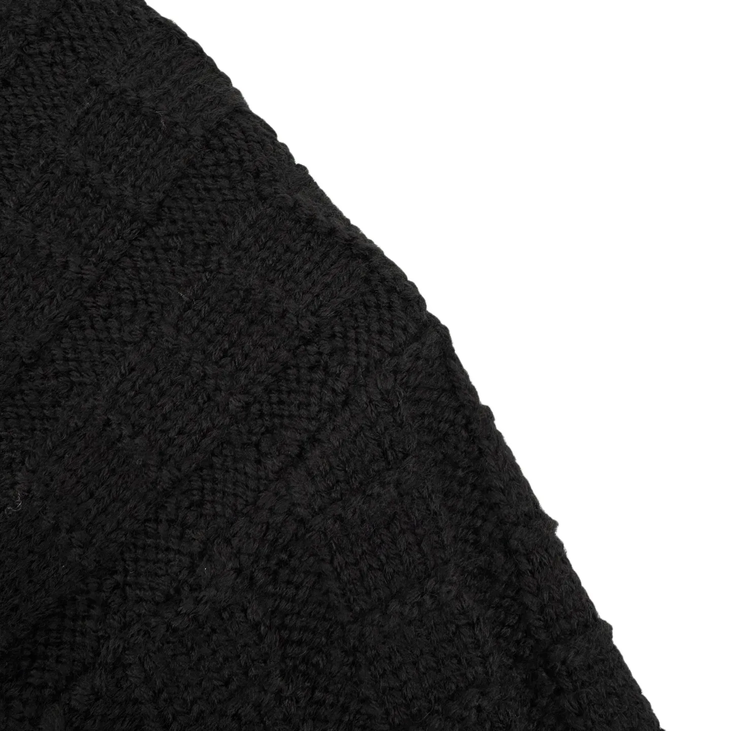 P410 Moncler logo embossed knitted crew neck sweater (black). Original purchase of 7,500. The fabric is made of custom-woven engraved wool texture. Soft and delicate, comfortable and close to the skin. The rich black is the main color. It has a warm and devouring charm. It exudes an irresistible charm. Using three-dimensional texture as the brushstrokes. The whole embossed knitting reconstructs the dimension of knitted aesthetics. The texture halo that produces a light and dark gradient as the human body moves. The iconic Moncler logo embroidery logo decorates the sleeves and is highly recognizable. Hidden power aesthetics in the hedging of hardness and softness. The ultimate expression of elegance. No need to deliberately create a self-contained style, the whole piece is embossed vertical grain knitting. Through specific stitching and changes in fabric structure, by changing the arrangement of stitches and the density of the fabric, the vertical grains present a relief effect that is raised on the surface of the sweater, forming undulating changes in the vertical grains, a curved thread structure. By changing the stitching and arrangement of yarns during the knitting process, the yarns present a curved distribution in the fabric, and the process of softening and deodorizing the garments is done. Use professional washing equipment and specific detergents to deeply clean and deodorize clothes to improve the feel and appearance of clothes. Size:S-M-L-XL