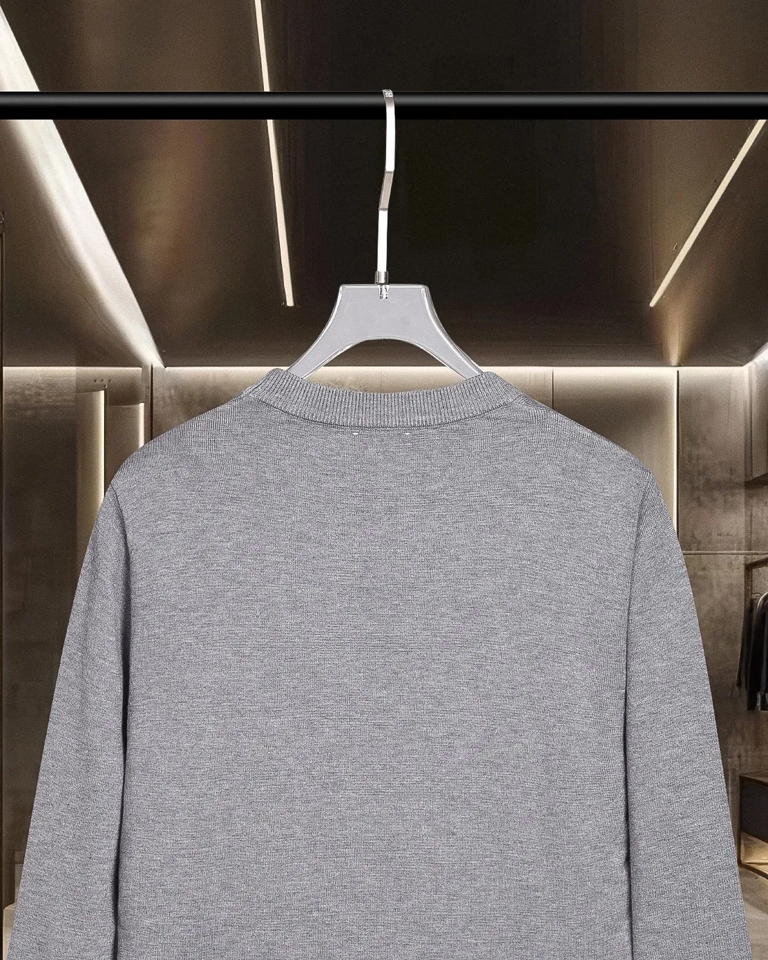 P236 Moncler/muzzle 25Fw classic chest Logo letter badge logo casual knitted pullover sweater 2025FW official website new original fabric official same style Selected sweater customization Imported wool fabric High-end version, counter custom fabric High breathability and comfort, exquisite workmanship, impeccable detail processing, ✅ custom logo engraved buttons, three labels complete. Brand element design concept reflects high quality. It feels delicate and soft! Presenting a casual cut, the upper body shape is great 🐍 Color; black, white and gray Size: M-XXXL