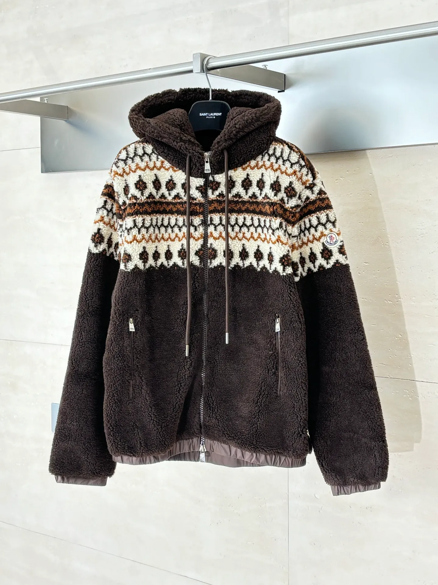 P550 Moncler*/Mask 25Fw new geometric jacquard wool blend plush hooded jacket made of wool blend teddy style jacquard fabric, adjustable drawstring hood zipper opening hem and cuffs Size: S/M/L/XL