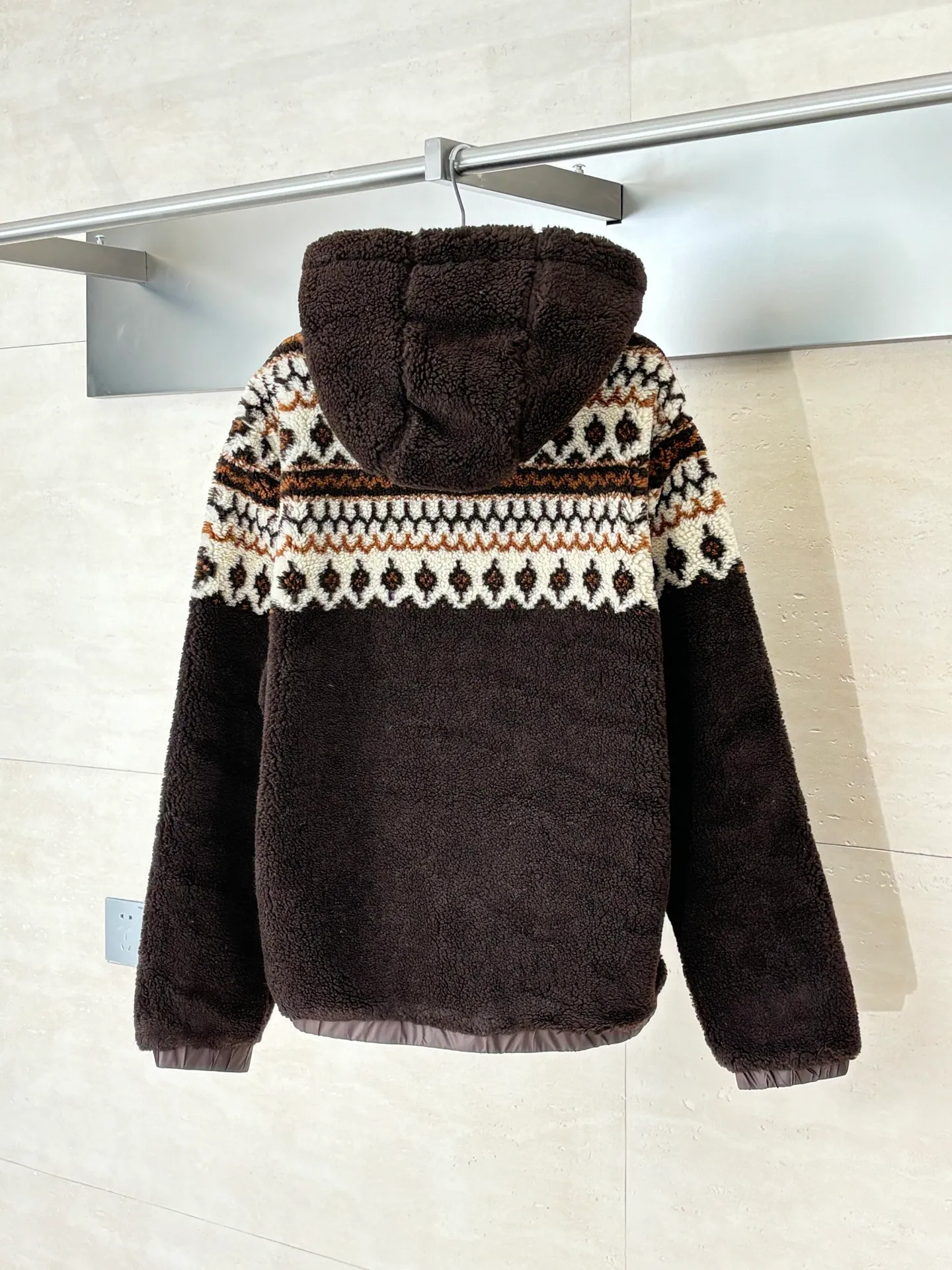 P550 Moncler*/Mask 25Fw new geometric jacquard wool blend plush hooded jacket made of wool blend teddy style jacquard fabric, adjustable drawstring hood zipper opening hem and cuffs Size: S/M/L/XL
