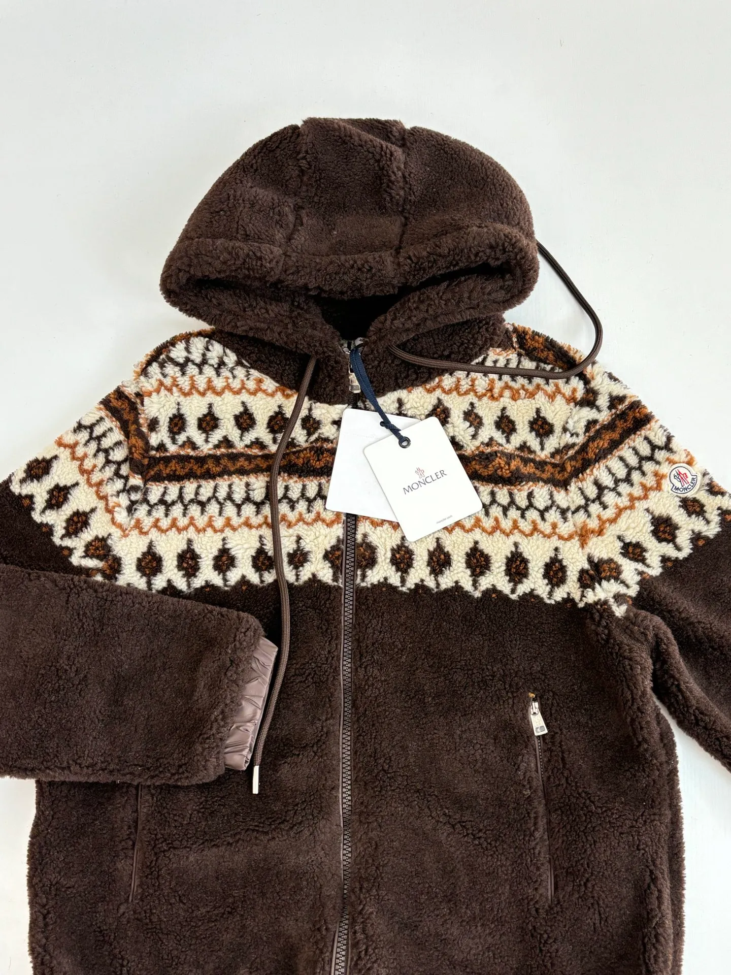 P550 Moncler*/Mask 25Fw new geometric jacquard wool blend plush hooded jacket made of wool blend teddy style jacquard fabric, adjustable drawstring hood zipper opening hem and cuffs Size: S/M/L/XL