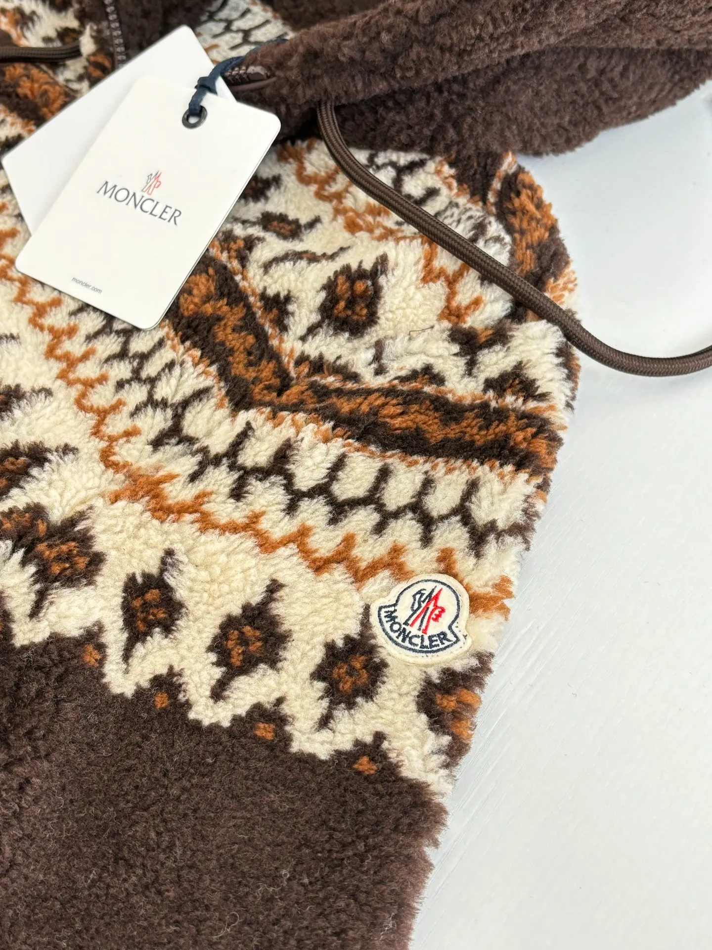 P550 Moncler*/Mask 25Fw new geometric jacquard wool blend plush hooded jacket made of wool blend teddy style jacquard fabric, adjustable drawstring hood zipper opening hem and cuffs Size: S/M/L/XL