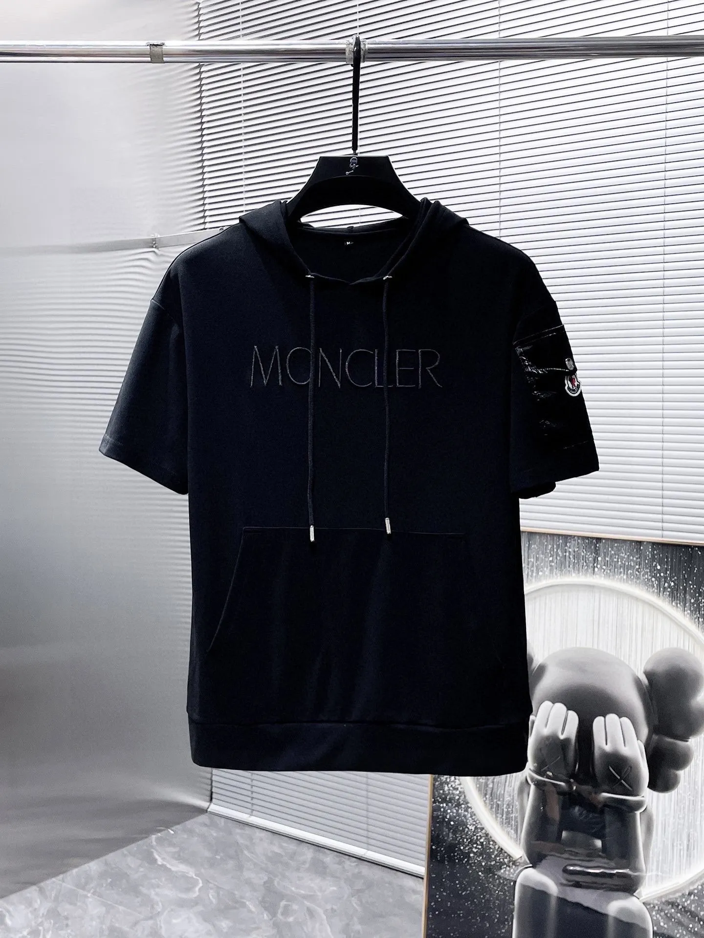 P560 Brand [MONCLER Mouth Covered] 2025 round neck short-sleeved shorts suit. The pure cotton fabric upper body will not be stuffy, the smooth and comfortable skin-friendly effect is more breathable, the fabric has its own texture, classic logo technology, a new interpretation from a unique angle, the first choice for fashion and versatility! Size: M-3XL (maximum wear: 190 pounds)