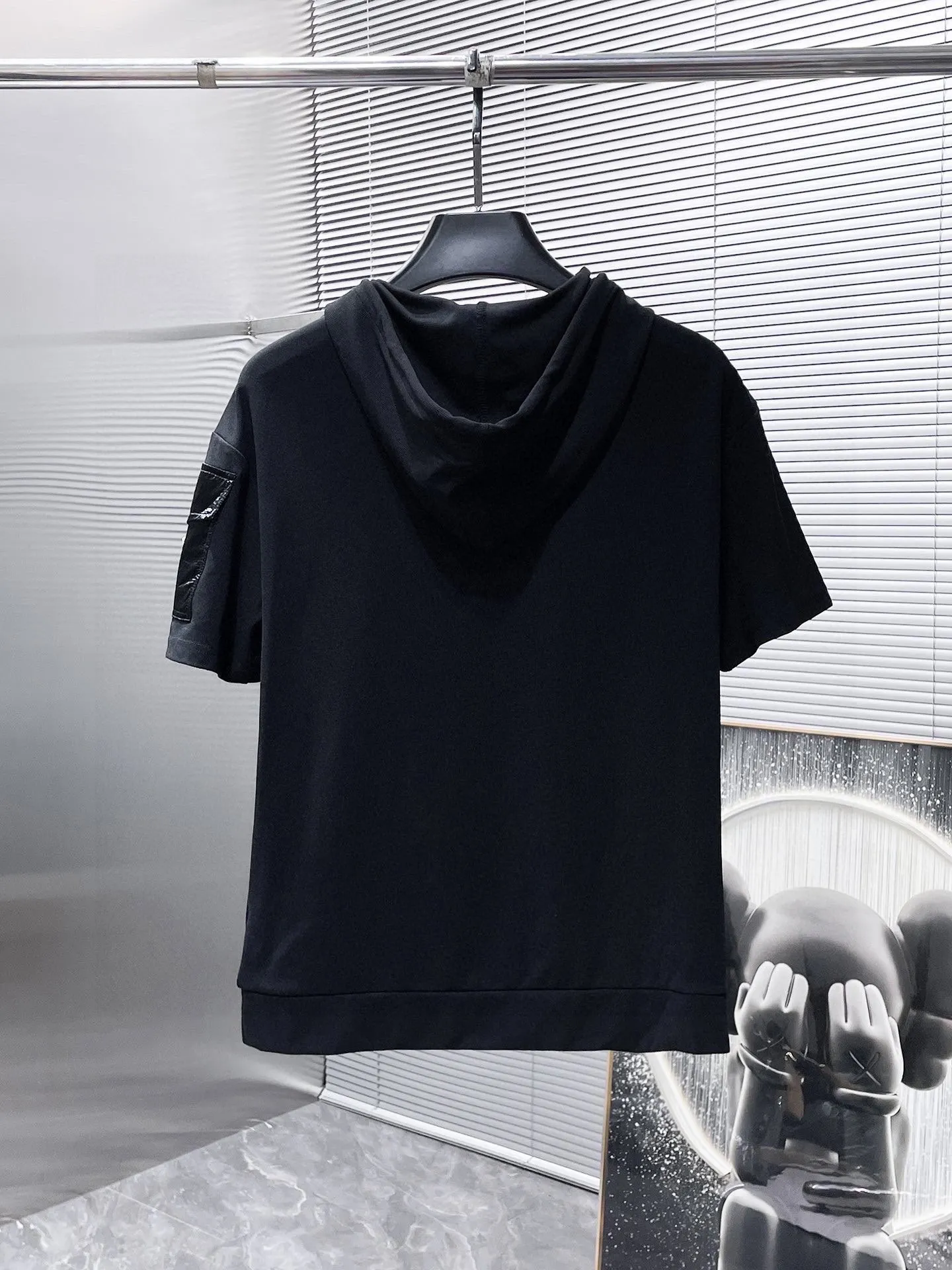 P560 Brand [MONCLER Mouth Covered] 2025 round neck short-sleeved shorts suit. The pure cotton fabric upper body will not be stuffy, the smooth and comfortable skin-friendly effect is more breathable, the fabric has its own texture, classic logo technology, a new interpretation from a unique angle, the first choice for fashion and versatility! Size: M-3XL (maximum wear: 190 pounds)