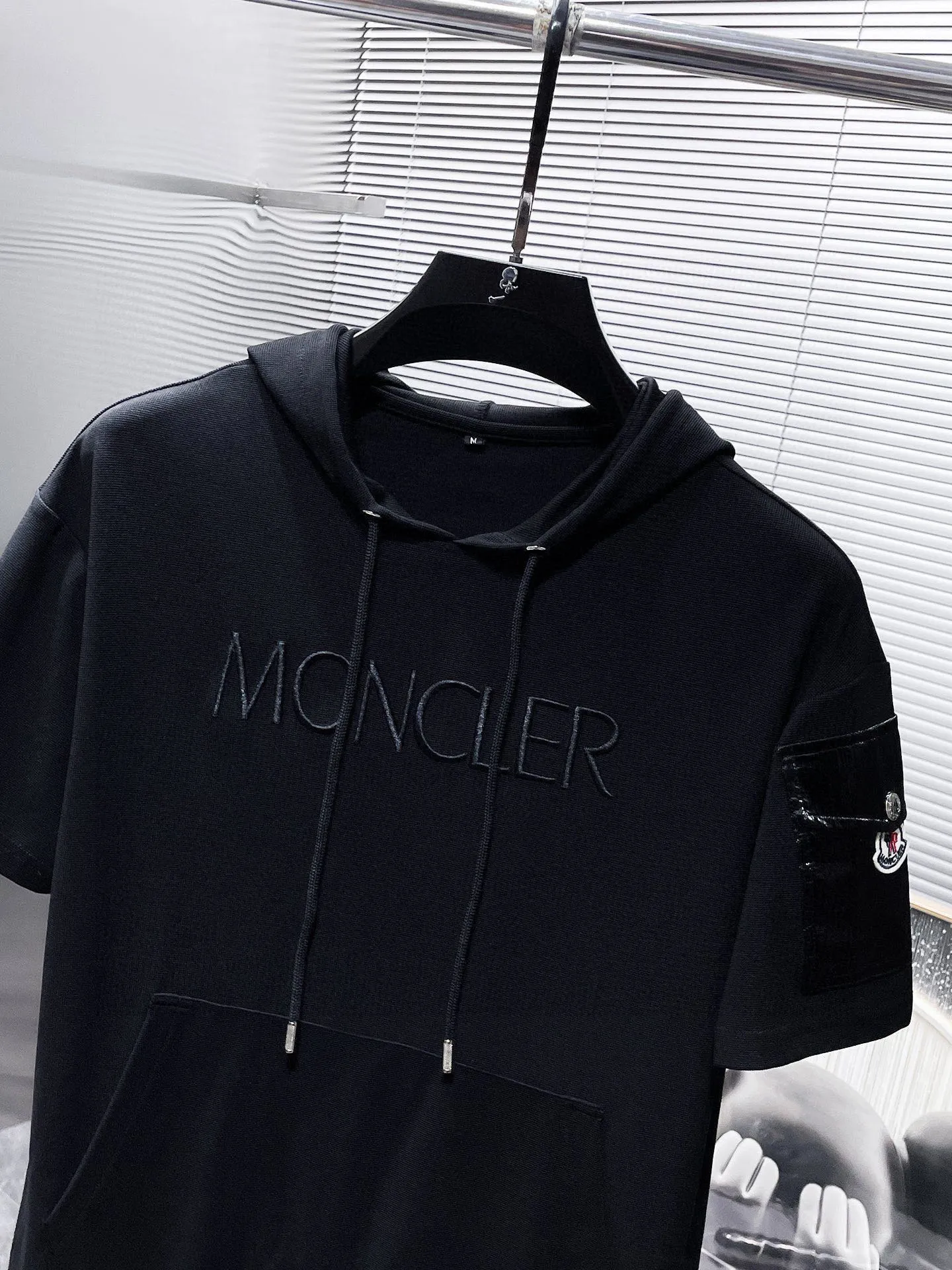 P560 Brand [MONCLER Mouth Covered] 2025 round neck short-sleeved shorts suit. The pure cotton fabric upper body will not be stuffy, the smooth and comfortable skin-friendly effect is more breathable, the fabric has its own texture, classic logo technology, a new interpretation from a unique angle, the first choice for fashion and versatility! Size: M-3XL (maximum wear: 190 pounds)