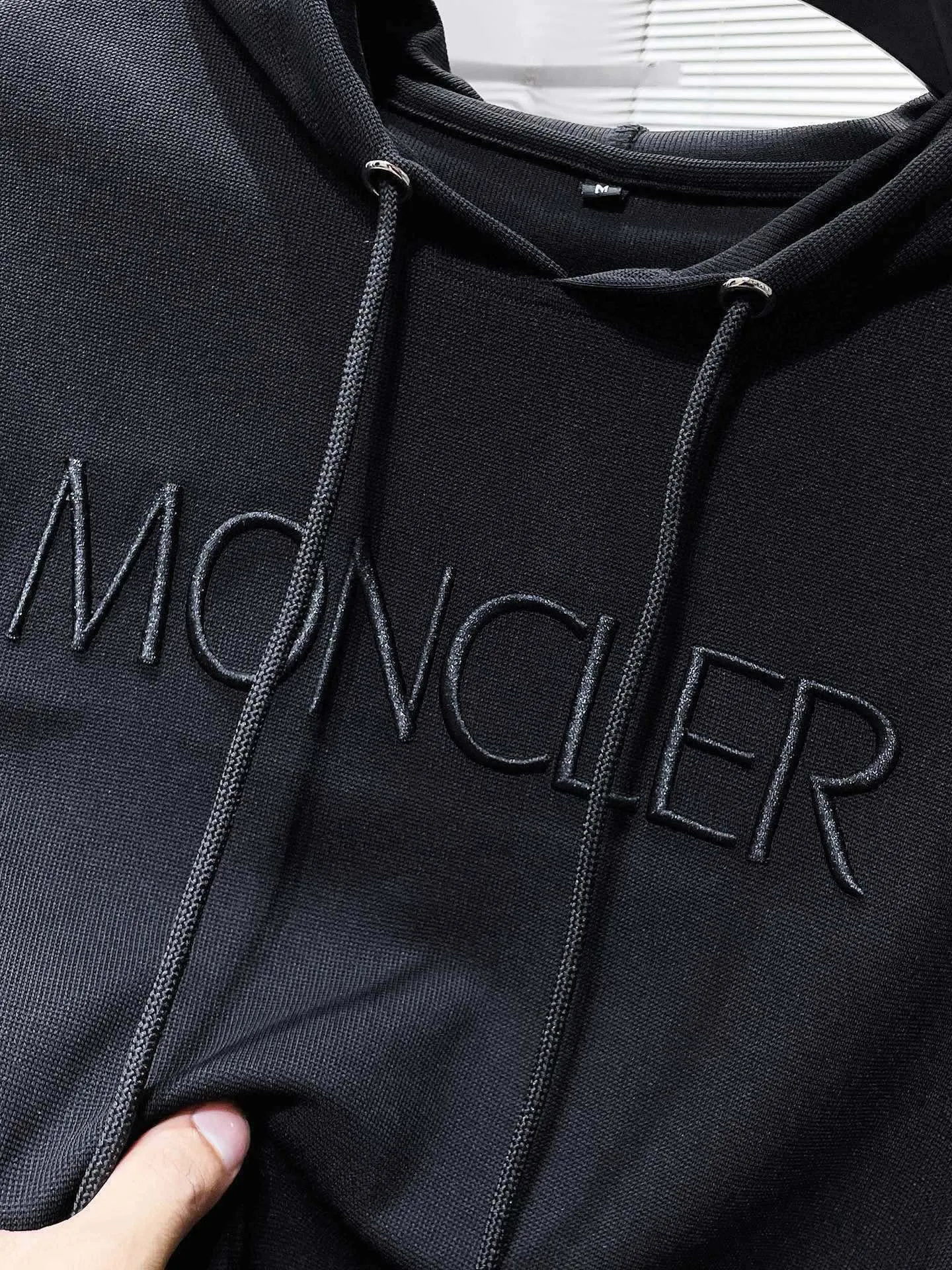 P560 Brand [MONCLER Mouth Covered] 2025 round neck short-sleeved shorts suit. The pure cotton fabric upper body will not be stuffy, the smooth and comfortable skin-friendly effect is more breathable, the fabric has its own texture, classic logo technology, a new interpretation from a unique angle, the first choice for fashion and versatility! Size: M-3XL (maximum wear: 190 pounds)