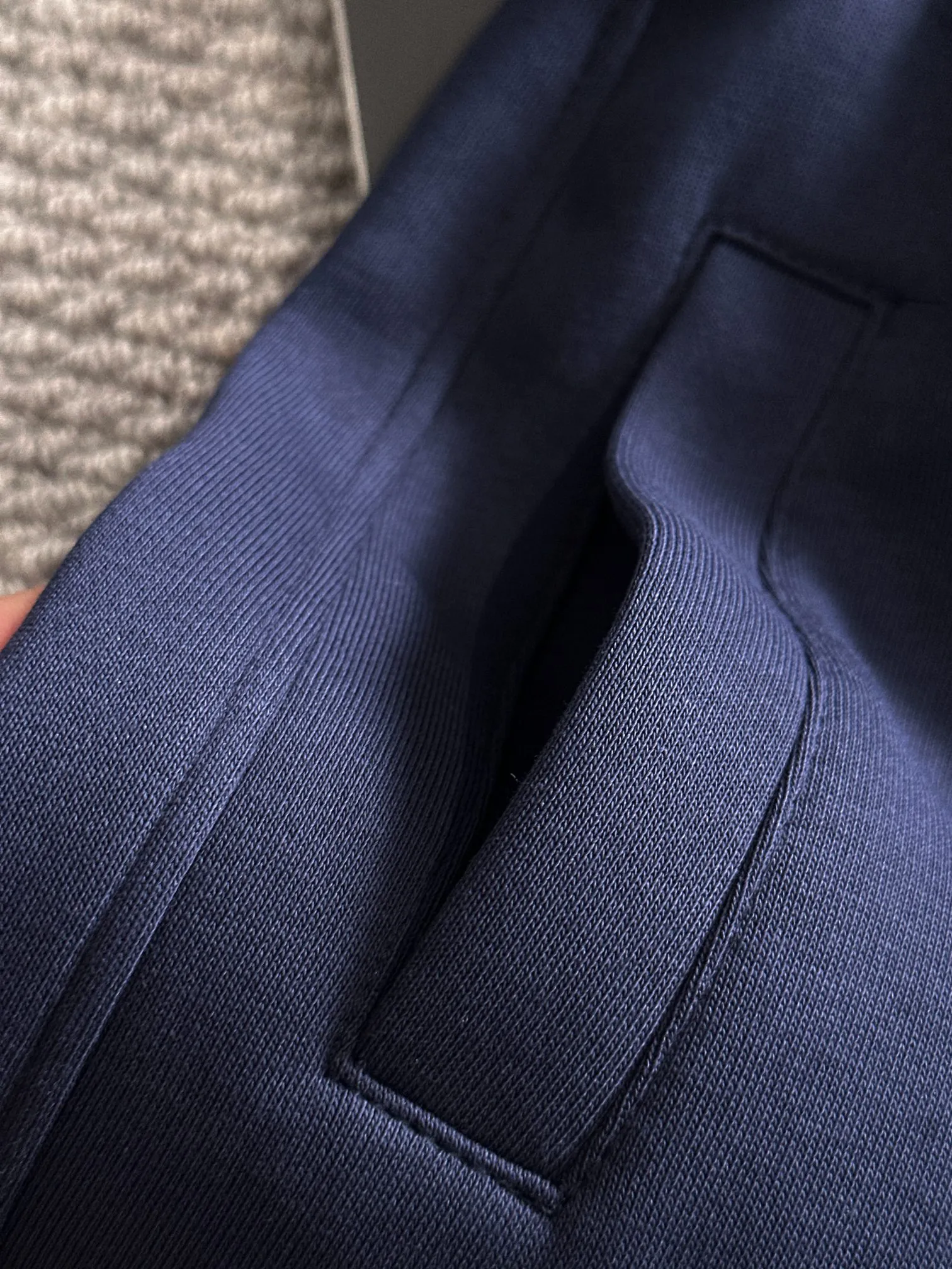 P310 MONCLER* (exclusive quality in the market) hot style 2꯭0꯭2꯭5 new autumn pants, original ⌚️ high version, masked. The fabric is made of 380g high-density double-sided Chinese custom fabric. It does not deform or shrink. The three-dimensional drape is amazing. Process introduction: The front and back panels are made of Behringer stacked show thousands of needle towel embroidery. Standard custom hardware accessories. Color: blue SIZE: M-XXXL