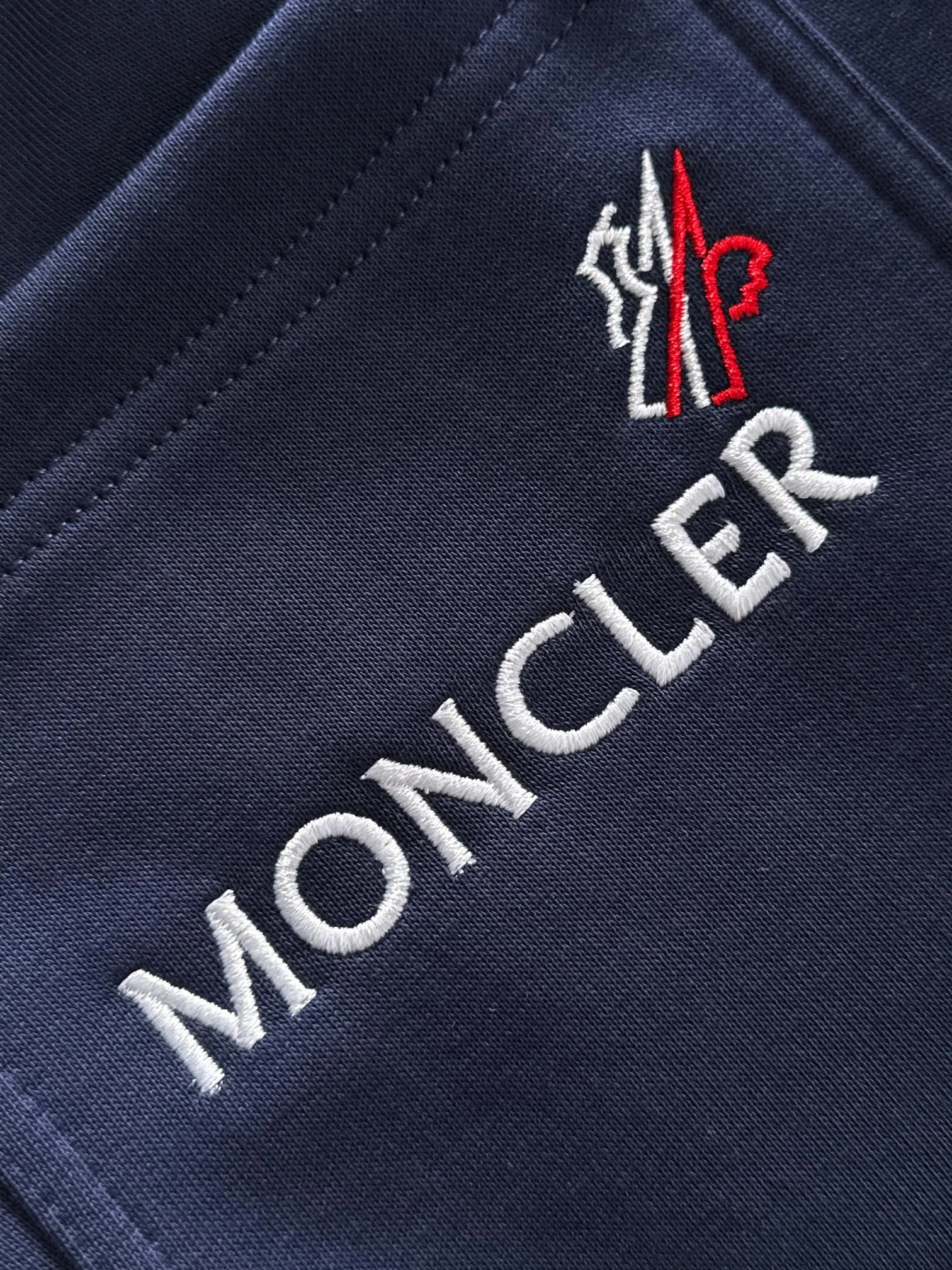P310 MONCLER* (exclusive quality in the market) hot style 2꯭0꯭2꯭5 new autumn pants, original ⌚️ high version, masked. The fabric is made of 380g high-density double-sided Chinese custom fabric. It does not deform or shrink. The three-dimensional drape is amazing. Process introduction: The front and back panels are made of Behringer stacked show thousands of needle towel embroidery. Standard custom hardware accessories. Color: blue SIZE: M-XXXL