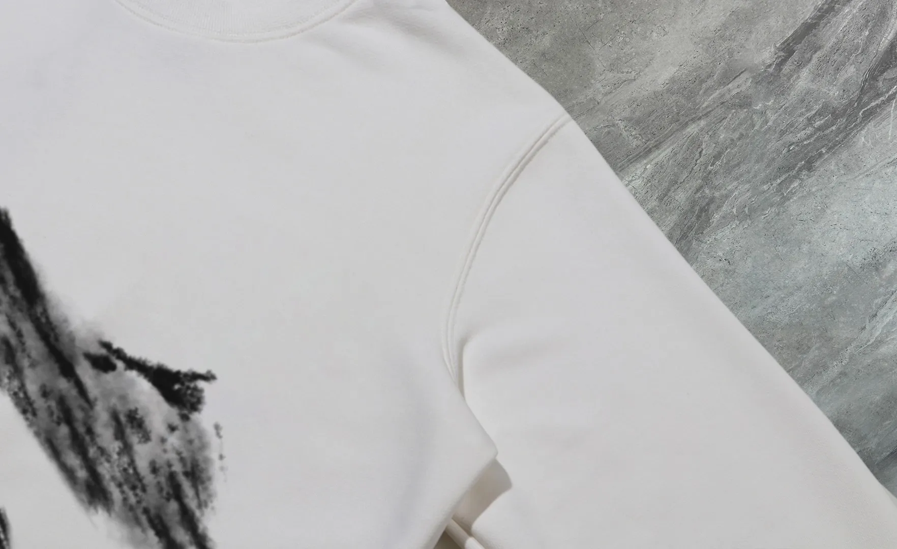 P210 High-version sweatshirt) [Long-term stock] 〖𝐌𝐎𝐍𝐂𝐋𝐄𝐑~Mask〗 Made of 440g heavy-weight fabric. It is different from the market currency. It can be matched with any variety and is properly handsome. 😎The whole dress is made of double waistcoats. The double waistcoats make the whole dress more three-dimensional. Not ordinary factories can do such fine work. 2025 Spring runway version of the T stage, on sale at the counter, round neck terry sweatshirt, high-end double-strand pure cotton, custom-made stretch ribs, dyed in the same vat, complete with three standards, matched with exquisite embroidered LOGO on the chest, simple and advanced, same style for men and women. Color: black, apricot, white, size: S M L XL 2XL