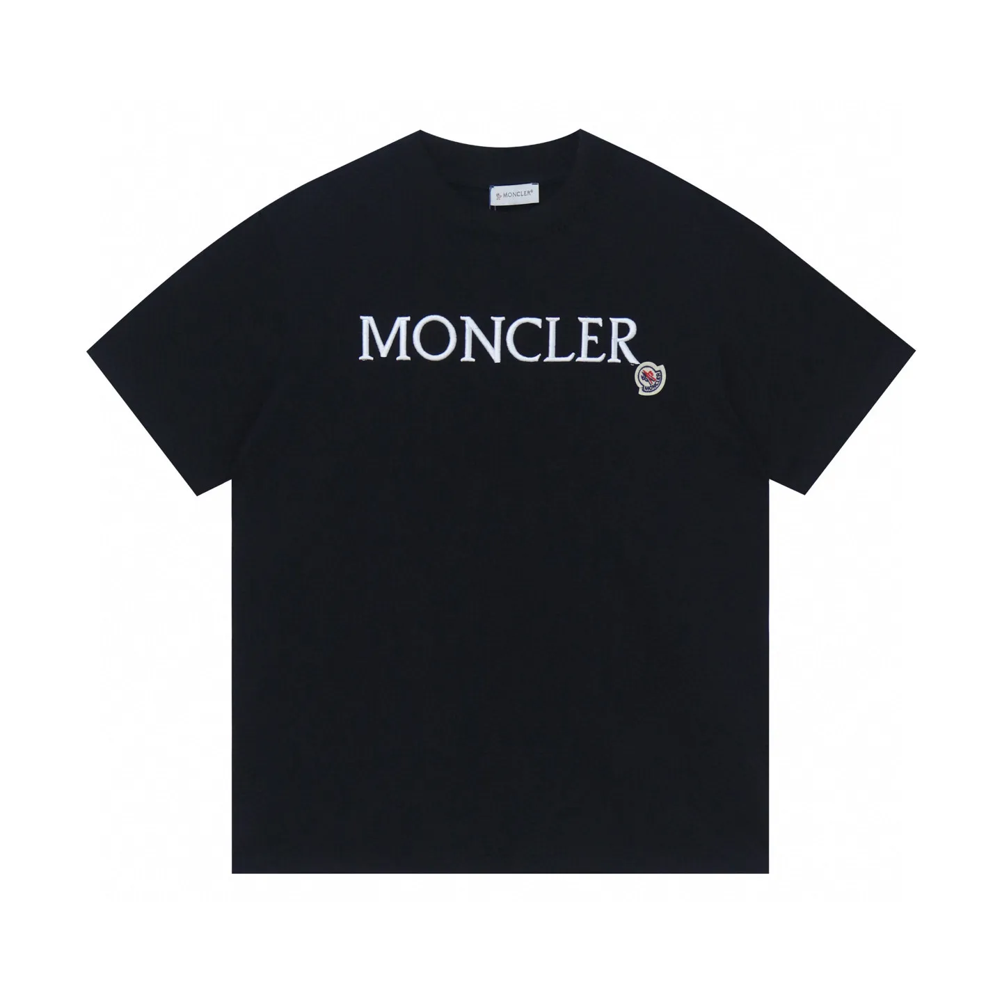 P136 Style No.: 813 〈MONCLER〉The price of the MONCLER is actually quite advantageous. Those who have been to the counters should know that the price of the MONCLER is not much cheaper than Gucci Burberry. It is just relatively low-key and unwilling to hype. It is a picture that you want to buy or not. It has an arrogant existence... Exclusively customized 270 grams of 32-count double-yarn smooth cotton. The texture is very soft and comfortable. 100% top-grade fabrics that are different from the market (no shrinkage, no deformation, no pilling) Matched with 320g 1*1 thread (the fabric thread is dyed in the same vat, no color difference, the thread is not easy to deform) Color: black, white, sky blue, pea green Code number: S-XL