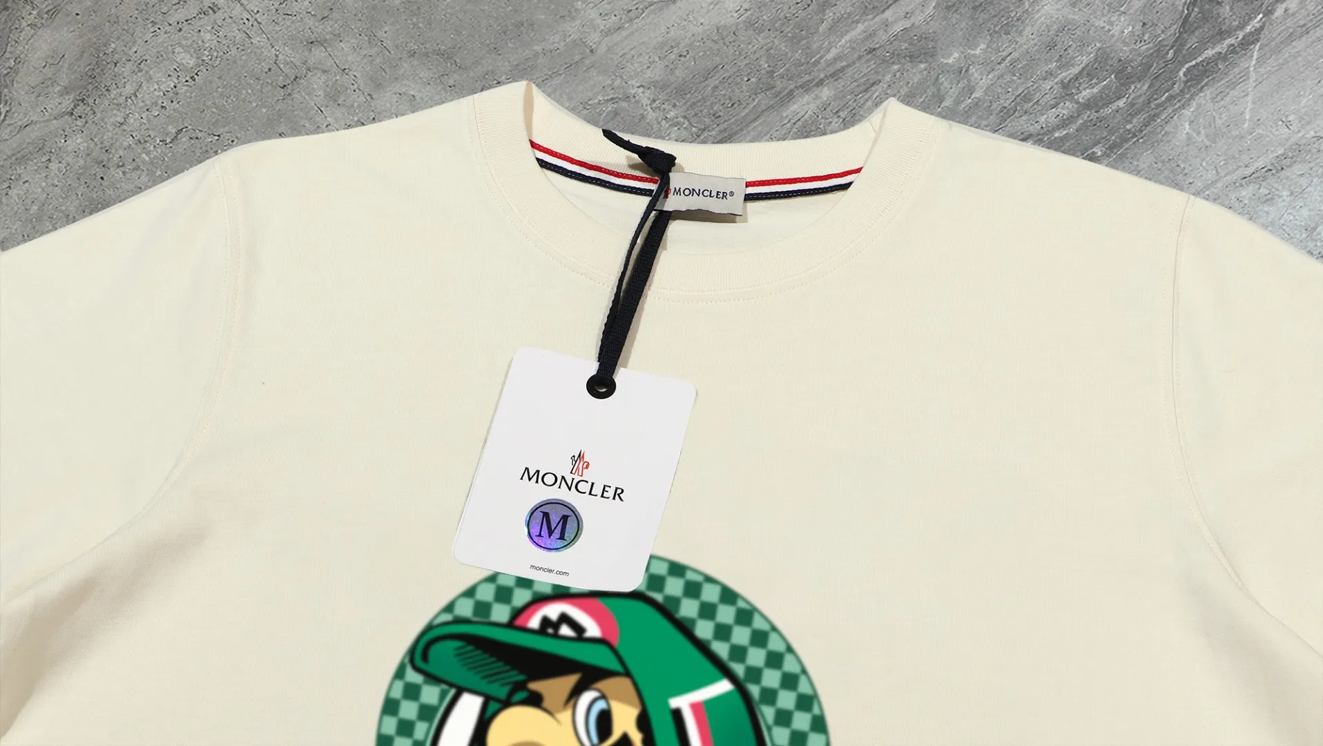 P210 High-version sweatshirt) [Long-term stock] 〖𝐌𝐎𝐍𝐂𝐋𝐄𝐑~Mask〗 Made of 440g heavy-weight fabric. It is different from the market currency. It can be matched with any variety and is properly handsome. 😎The whole dress is made of double waistcoats. The double waistcoats make the whole dress more three-dimensional. Not ordinary factories can do such fine work. 2025 Spring runway version of the T stage, on sale at the counter, round neck terry sweatshirt, high-end double-strand pure cotton, custom-made stretch ribs, dyed in the same vat, complete with three standards, matched with exquisite embroidered LOGO on the chest, simple and advanced, same style for men and women. Color: black, apricot, white, size: S M L XL 2XL