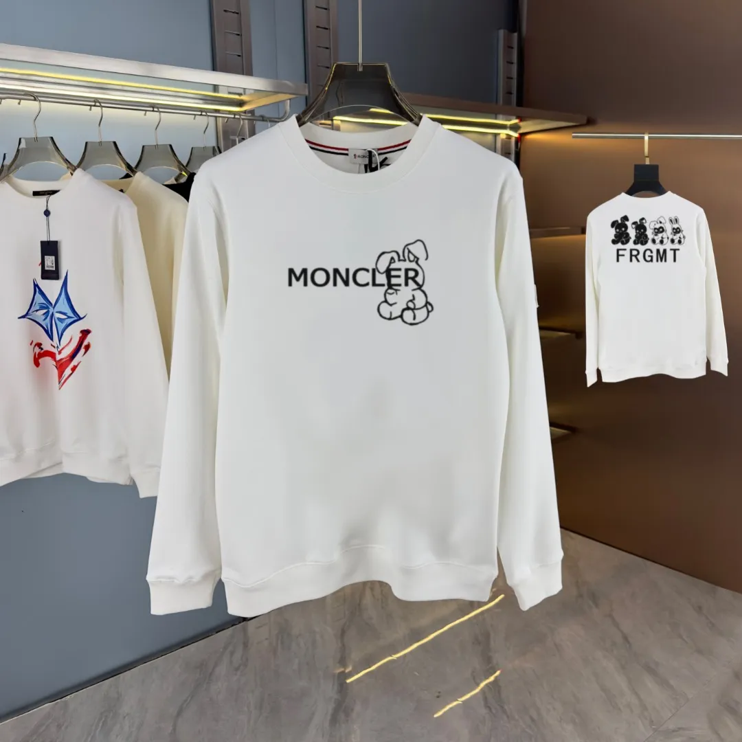 P210 High-version sweatshirt) [Long-term stock] 〖𝐌𝐎𝐍𝐂𝐋𝐄𝐑~Mask〗 Made of 440g heavy-weight fabric. It is different from the market currency. It can be matched with any variety and is properly handsome. 😎The whole dress is made of double waistcoats. The double waistcoats make the whole dress more three-dimensional. Not ordinary factories can do such fine work. 2025 Spring runway version of the T stage, on sale at the counter, round neck terry sweatshirt, high-end double-strand pure cotton, custom-made stretch ribs, dyed in the same vat, complete with three standards, matched with exquisite embroidered LOGO on the chest, simple and advanced, same style for men and women. Color: black, apricot, white, size: S M L XL 2XL