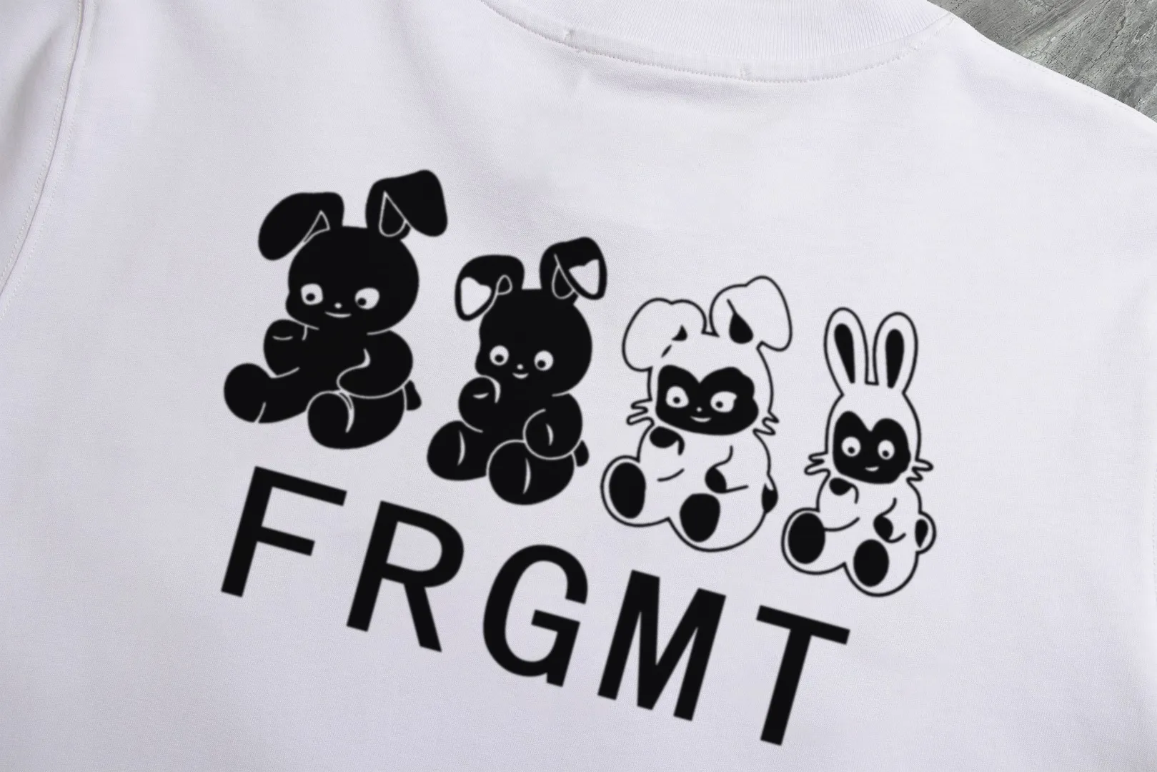 P210 High-version sweatshirt) [Long-term stock] 〖𝐌𝐎𝐍𝐂𝐋𝐄𝐑~Mask〗 Made of 440g heavy-weight fabric. It is different from the market currency. It can be matched with any variety and is properly handsome. 😎The whole dress is made of double waistcoats. The double waistcoats make the whole dress more three-dimensional. Not ordinary factories can do such fine work. 2025 Spring runway version of the T stage, on sale at the counter, round neck terry sweatshirt, high-end double-strand pure cotton, custom-made stretch ribs, dyed in the same vat, complete with three standards, matched with exquisite embroidered LOGO on the chest, simple and advanced, same style for men and women. Color: black, apricot, white, size: S M L XL 2XL