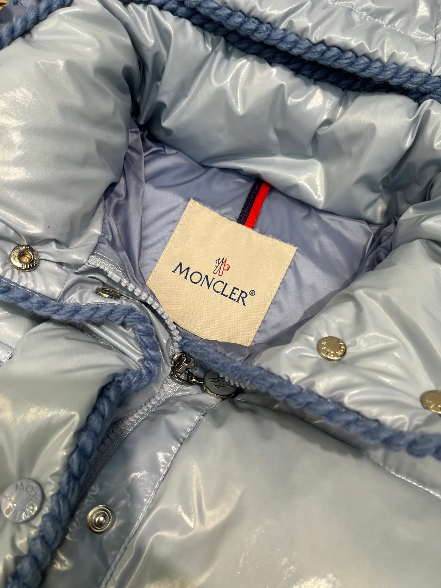 P860 Moncler🌟25 new oil wax leather waist style GLAREIN hooded long-sleeved down jacket for women. Oil wax leather coated new fabric, slim design style, warm and slimming, 90% duck down filling, molded custom hardware. Color: red, white, blue, black Code number: 1234