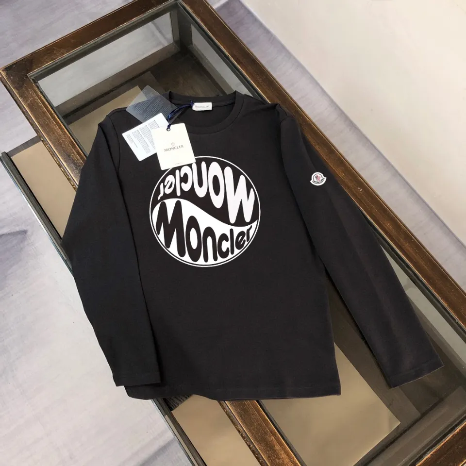 P180, a non-off-the-shelf model, you can trust it. Moncler printed long-sleeved T-shirt, 240g breathable cotton fabric, very soft and comfortable texture, does not shrink, does not deform, does not ball), can be worn alone as a base layer. Original customized accessories, collar label, care mark, hangtag, packaging (perfect details) Color: White Black Size: XS S M L