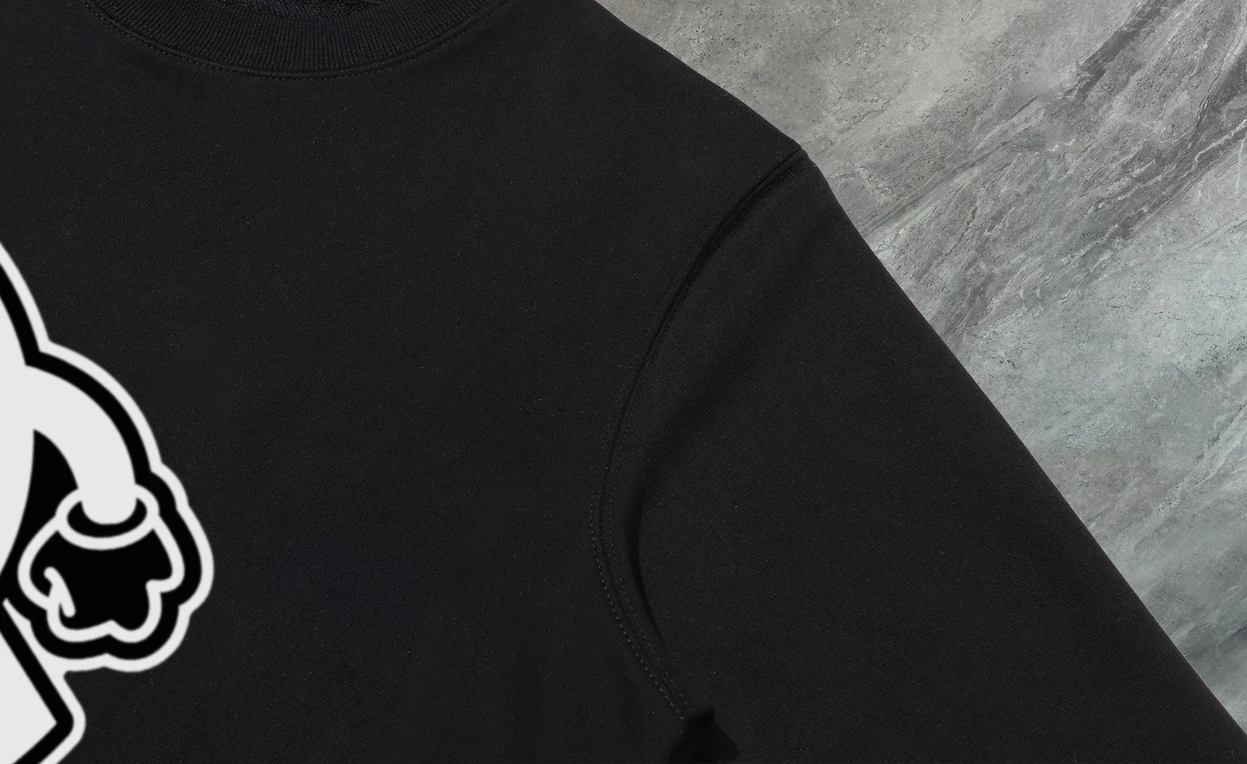 P210 High-version sweatshirt) [Long-term stock] 〖𝐌𝐎𝐍𝐂𝐋𝐄𝐑~Mask〗 Made of 440g heavy-weight fabric. It is different from the market currency. It can be matched with any variety and is properly handsome. 😎The whole dress is made of double waistcoats. The double waistcoats make the whole dress more three-dimensional. Not ordinary factories can do such fine work. 2025 Spring runway version of the T stage, on sale at the counter, round neck terry sweatshirt, high-end double-strand pure cotton, custom-made stretch ribs, dyed in the same vat, complete with three standards, matched with exquisite embroidered LOGO on the chest, simple and advanced, same style for men and women. Color: black, apricot, white, size: S M L XL 2XL