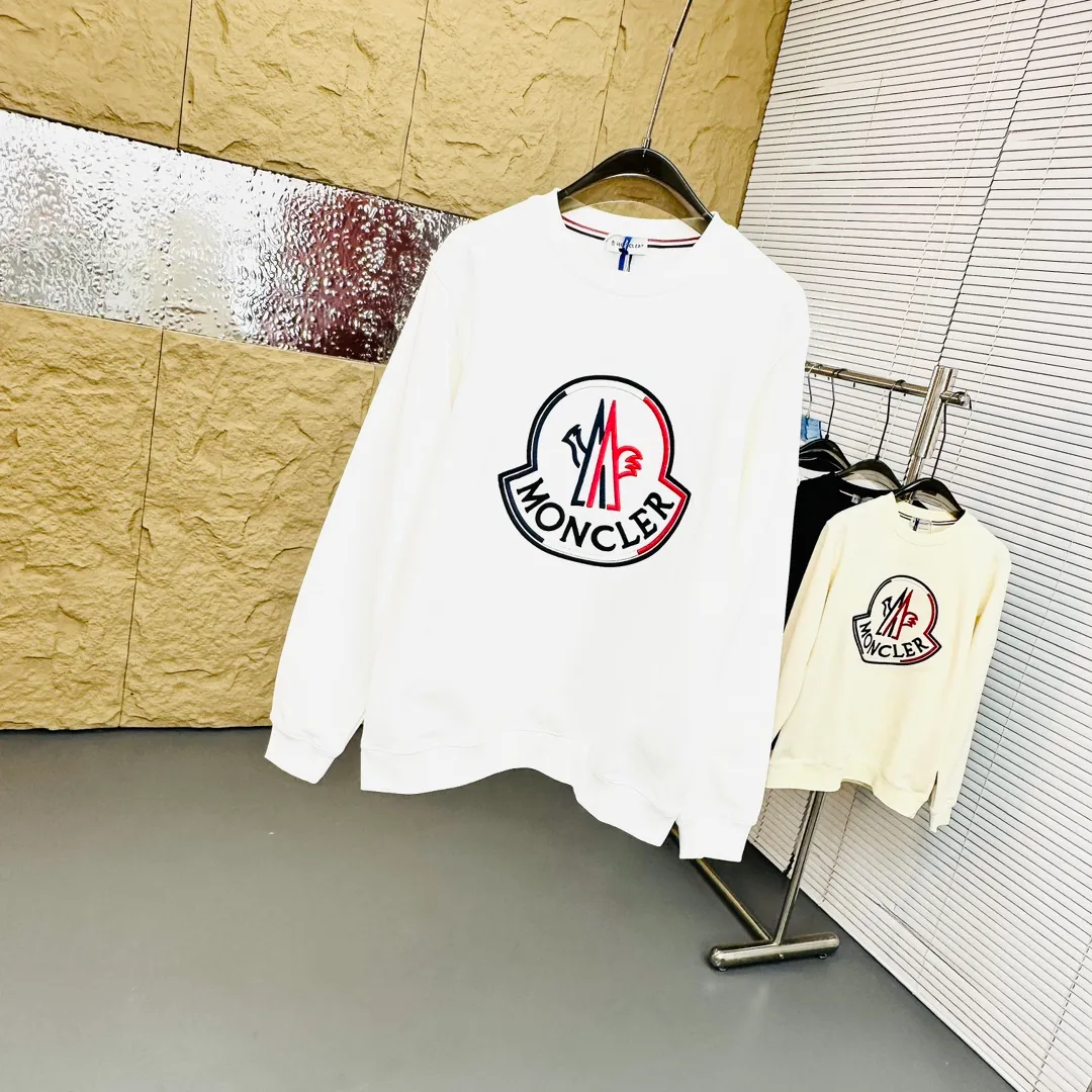 P280 Brand: Mengkou🤳𝐌𝐎𝐍𝐂𝐋𝐄𝐑 Fabric: ☑️Made of 440g double-strand pure cotton terry👕 Fabric: ☑️Thread with 1*1 double yarn thread. 🔜Comes with dyeing in the same tank. Craftsmanship: ☑️The embroidery uses 3D three-dimensional embroidery technology, 🇧🇫The original computer scan and print is restored 1:1. The pattern is clear and the needle count is dense. It is a rare high-end product on the market! 🇲🇩All three standards are complete! Size: ☑️S 〰️M 〰️L 〰️XL 〰️XXL