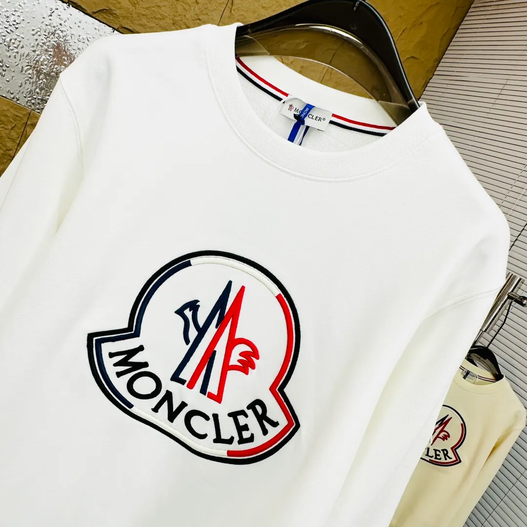 P280 Brand: Mengkou🤳𝐌𝐎𝐍𝐂𝐋𝐄𝐑 Fabric: ☑️Made of 440g double-strand pure cotton terry👕 Fabric: ☑️Thread with 1*1 double yarn thread. 🔜Comes with dyeing in the same tank. Craftsmanship: ☑️The embroidery uses 3D three-dimensional embroidery technology, 🇧🇫The original computer scan and print is restored 1:1. The pattern is clear and the needle count is dense. It is a rare high-end product on the market! 🇲🇩All three standards are complete! Size: ☑️S 〰️M 〰️L 〰️XL 〰️XXL