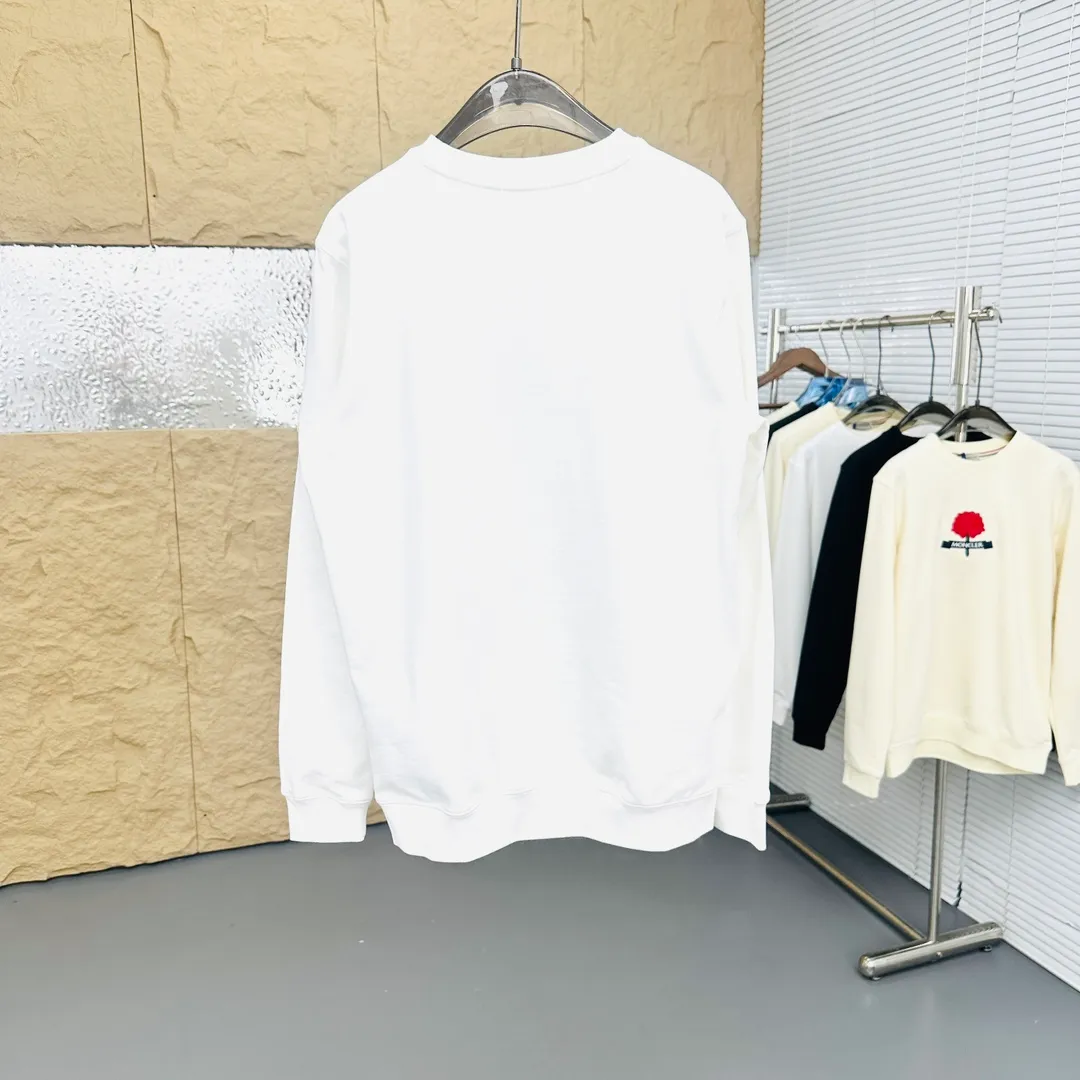 P280 Brand: Mengkou🤳𝐌𝐎𝐍𝐂𝐋𝐄𝐑 Fabric: ☑️Made of 440g double-strand pure cotton terry👕 Fabric: ☑️Thread with 1*1 double yarn thread. 🔜Comes with dyeing in the same tank. Craftsmanship: ☑️The embroidery uses 3D three-dimensional embroidery technology, 🇧🇫The original computer scan and print is restored 1:1. The pattern is clear and the needle count is dense. It is a rare high-end product on the market! 🇲🇩All three standards are complete! Size: ☑️S 〰️M 〰️L 〰️XL 〰️XXL