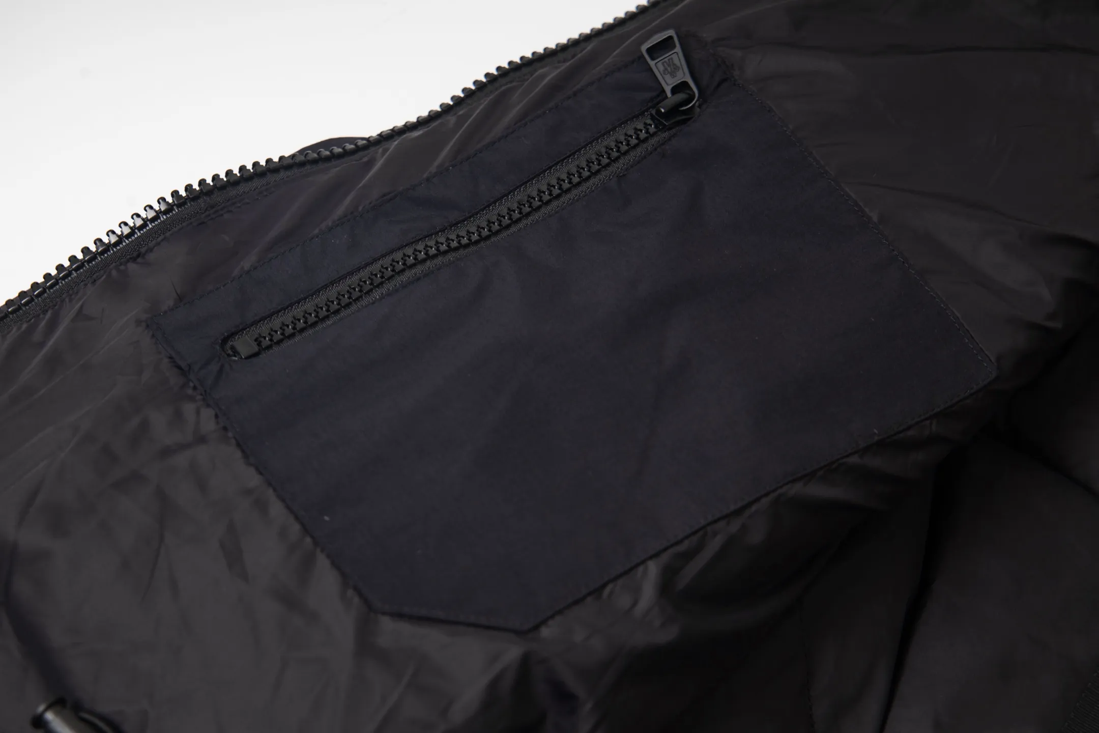 P1000 Moncler/Moncler 2025 new autumn and winter down jacket. Original customized hardware accessories are all imported and original customized. Welcome to compare. Absolutely high quality. Use top 90 down. Super soft. Full and fluffy. Super heavy work. Fabric workmanship. 👍Perfect version. Note⚠The fabric is super comfortable. Exclusive model. Non-market goods. Same style for men and women. Size: s-xxl