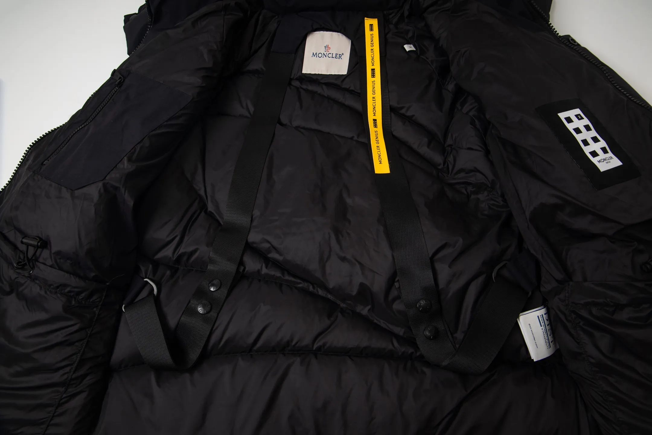P1000 Moncler/Moncler 2025 new autumn and winter down jacket. Original customized hardware accessories are all imported and original customized. Welcome to compare. Absolutely high quality. Use top 90 down. Super soft. Full and fluffy. Super heavy work. Fabric workmanship. 👍Perfect version. Note⚠The fabric is super comfortable. Exclusive model. Non-market goods. Same style for men and women. Size: s-xxl