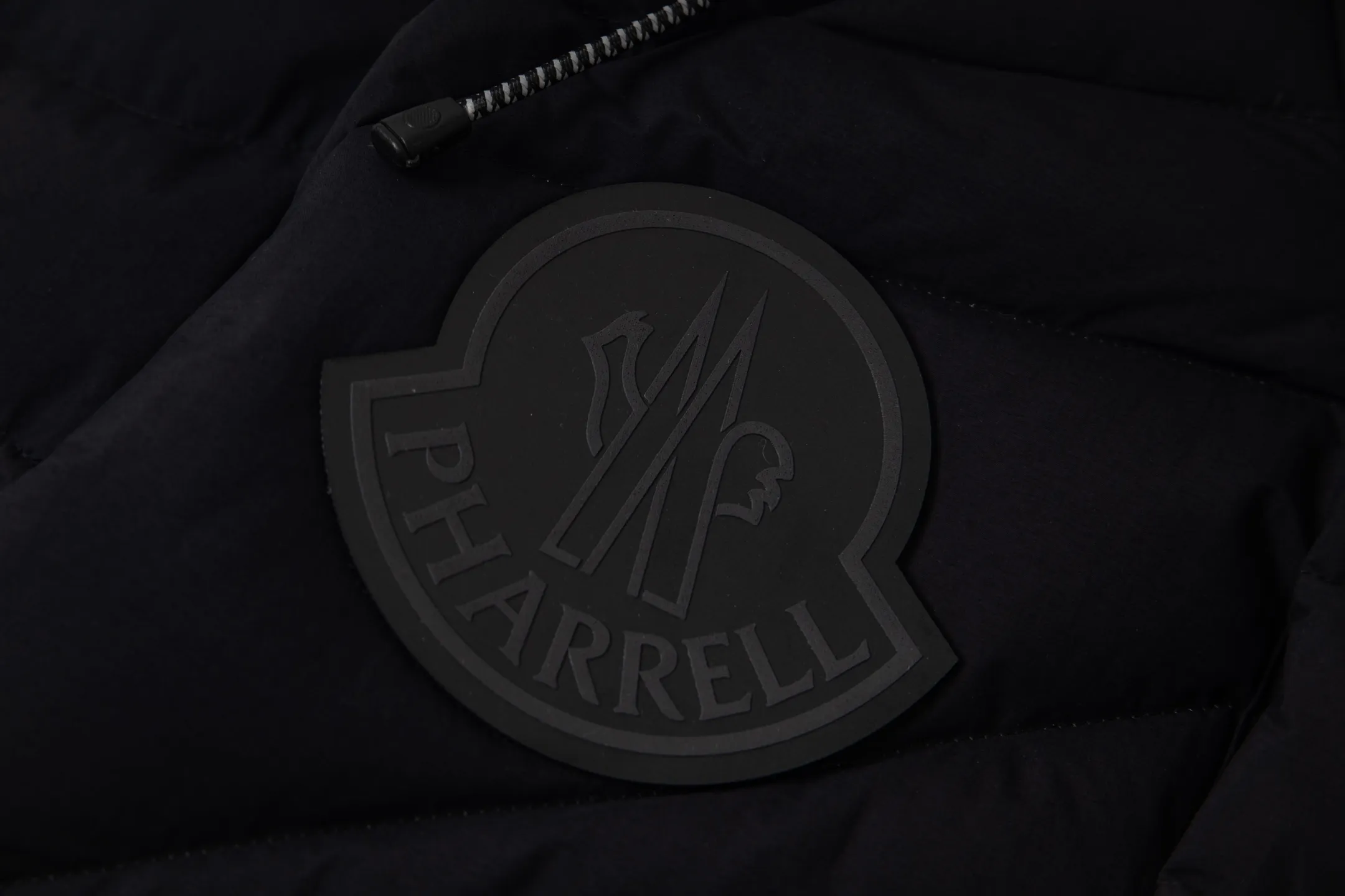 P1000 Moncler/Moncler 2025 new autumn and winter down jacket. Original customized hardware accessories are all imported and original customized. Welcome to compare. Absolutely high quality. Use top 90 down. Super soft. Full and fluffy. Super heavy work. Fabric workmanship. 👍Perfect version. Note⚠The fabric is super comfortable. Exclusive model. Non-market goods. Same style for men and women. Size: s-xxl