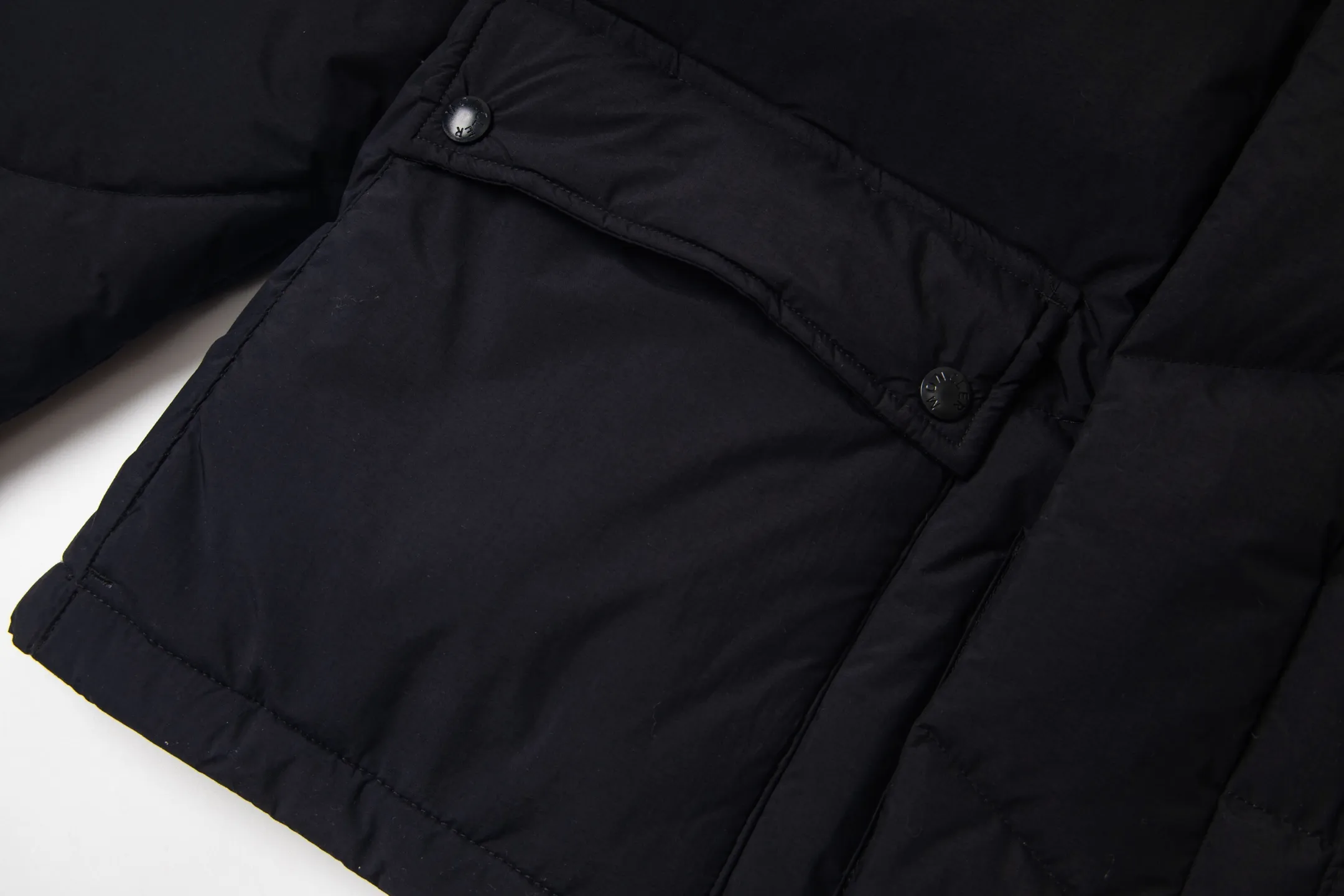 P1000 Moncler/Moncler 2025 new autumn and winter down jacket. Original customized hardware accessories are all imported and original customized. Welcome to compare. Absolutely high quality. Use top 90 down. Super soft. Full and fluffy. Super heavy work. Fabric workmanship. 👍Perfect version. Note⚠The fabric is super comfortable. Exclusive model. Non-market goods. Same style for men and women. Size: s-xxl