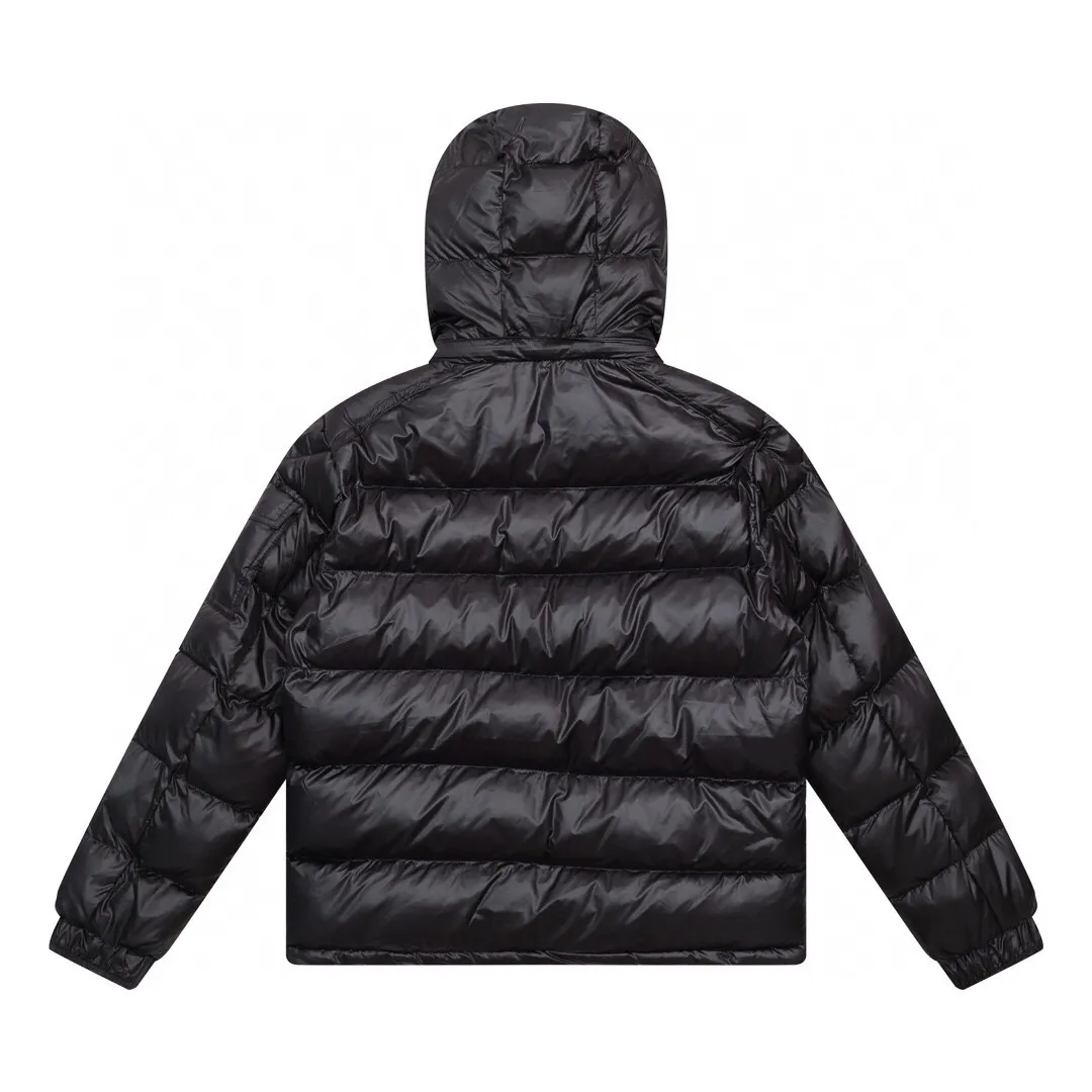 P500 model number: Y12 Moncler & Mongolian original 1:1 customized hardware accessories are all imported and original customization. Welcome to compare at the counter. Absolutely high quality. Made of top-grade 90 white duck down. Super soft. Full and fluffy. Super heavy-duty. Fabric workmanship. Perfect version. Note⚠The fabric is super comfortable. Men and women (first time making a down jacket this year. The running price is very cost-effective and breaks the ceiling) [Top-grade fabric + features: ✅The down content is 95 down, and the gram weight is about 320g. ✅The whole body is fully printed with LOGO. ✅Introducing a sense of fashion and luxury to achieve double standards of warmth and style. ✅It needs to be customized separately. It is very thick and has a three-dimensional and full feeling from 360 degrees! ✅The down jacket uses a double-layer anti-down liner design! Super windproof performance ✅Hardware 1:1 fully customized ZP craftsmanship: spot heavy goods! The highest version is produced by the same celebrity couple and must be good. This down jacket uses a double-layer anti-velvet liner design! It has super windproof performance and will be very warm when worn in winter! Filled with white duck down, the fluffiness is high, and it can be worn at minus ten degrees Celsius❗ Color: black Size: M-L-XL-XXL