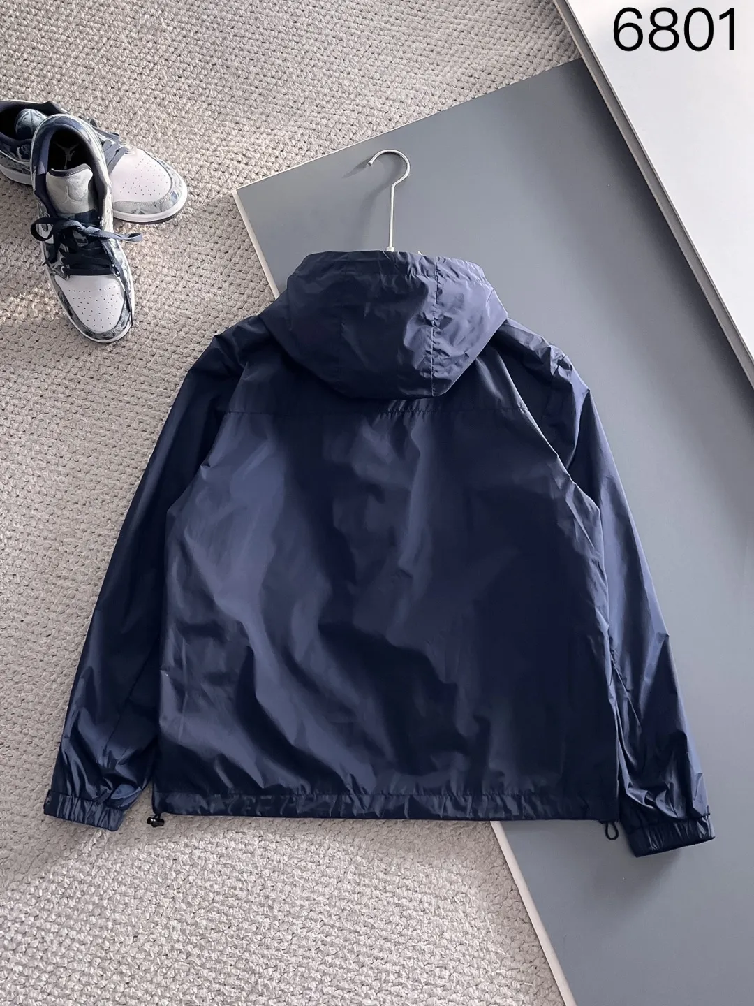 P540 🌸🌸🌸🌸Moncler top original order ❗High-end fabric feels soft and comfortable, and the color is high-end (different from the hard feel in the market) ❗ The new autumn and winter men's casual jackets ❗ have a unique and innovative interpretation of the classic logo, which is in line with the latest design concepts of the season. It is highly recognizable, with a simple khaki design, youthful and energetic, and the style and color matching can be freely worn according to the actual scene. It meets the conventional and orthodox dressing needs that are inclusive of all occasions. The outstanding printed surface is more suitable for street styling. It is highly recognizable, showing the vibrant colors of the city, and is highly moldable and practical!  This model is dominated by fabrics and craftsmanship. The company's customized fabrics are windproof, comfortable and breathable. The upper body is light and unburdened, and the overall details are of super high quality❗ The details are full of craftsmanship, and the accessories are all custom-made. The electroplated metal zippers and snap buttons are quite outstanding. They are very luxurious and high-end. The workmanship is extremely rigorous and elegant. Color: Picture color Size: M, L, xL, xxL, xxxL