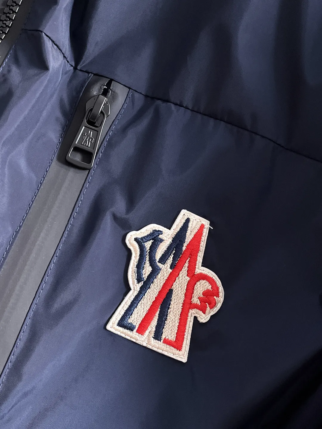 P540 🌸🌸🌸🌸Moncler top original order ❗High-end fabric feels soft and comfortable, and the color is high-end (different from the hard feel in the market) ❗ The new autumn and winter men's casual jackets ❗ have a unique and innovative interpretation of the classic logo, which is in line with the latest design concepts of the season. It is highly recognizable, with a simple khaki design, youthful and energetic, and the style and color matching can be freely worn according to the actual scene. It meets the conventional and orthodox dressing needs that are inclusive of all occasions. The outstanding printed surface is more suitable for street styling. It is highly recognizable, showing the vibrant colors of the city, and is highly moldable and practical!  This model is dominated by fabrics and craftsmanship. The company's customized fabrics are windproof, comfortable and breathable. The upper body is light and unburdened, and the overall details are of super high quality❗ The details are full of craftsmanship, and the accessories are all custom-made. The electroplated metal zippers and snap buttons are quite outstanding. They are very luxurious and high-end. The workmanship is extremely rigorous and elegant. Color: Picture color Size: M, L, xL, xxL, xxxL