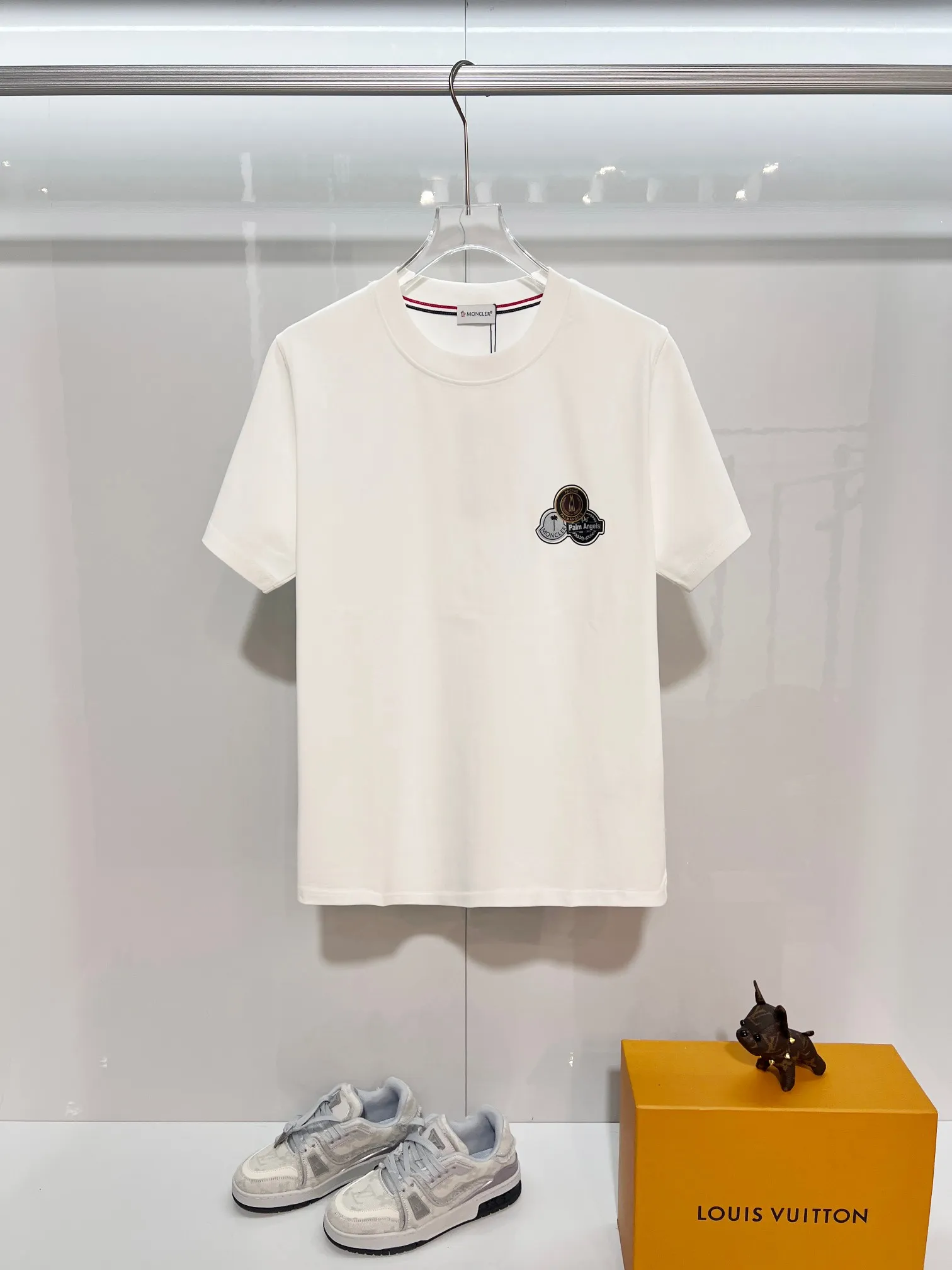 P150 MONCLER/Muzzled 300g pure cotton round neck short-sleeved T-shirt Brand classic Badge letter LOGO embossed process 2025ss official synchronization High version High quality Fashionable personality Versatile trend Pure original quality Original fabric Hang tag Collar label Washed wheat Complete three standards Color: Black. White. Size: S M L XL XXL