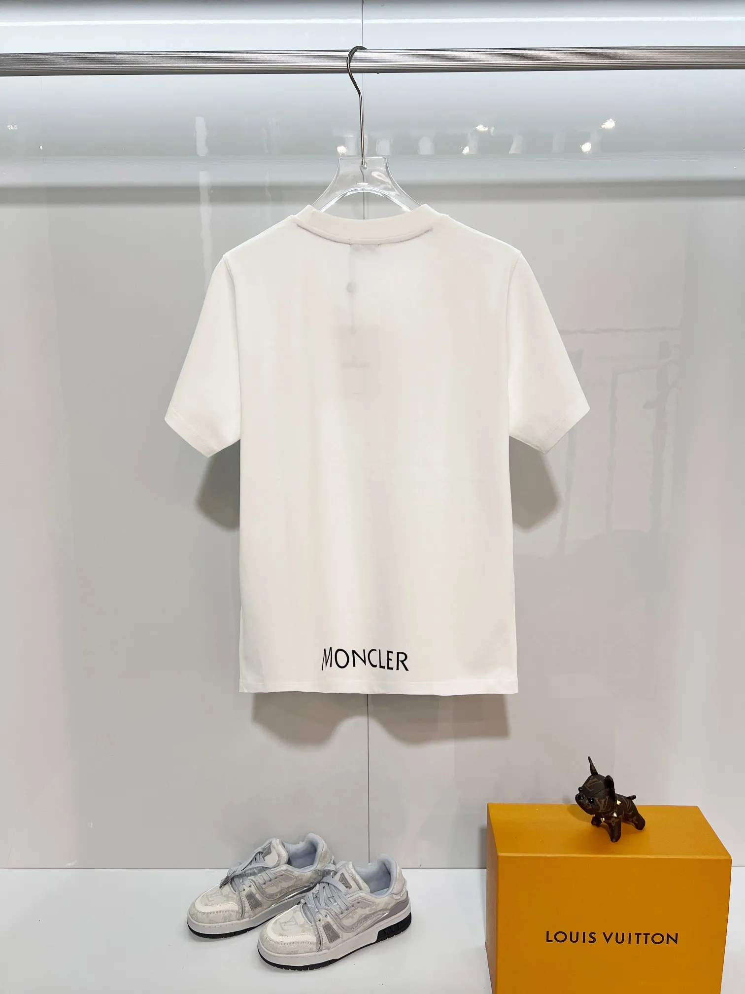 P150 MONCLER/Muzzled 300g pure cotton round neck short-sleeved T-shirt Brand classic Badge letter LOGO embossed process 2025ss official synchronization High version High quality Fashionable personality Versatile trend Pure original quality Original fabric Hang tag Collar label Washed wheat Complete three standards Color: Black. White. Size: S M L XL XXL