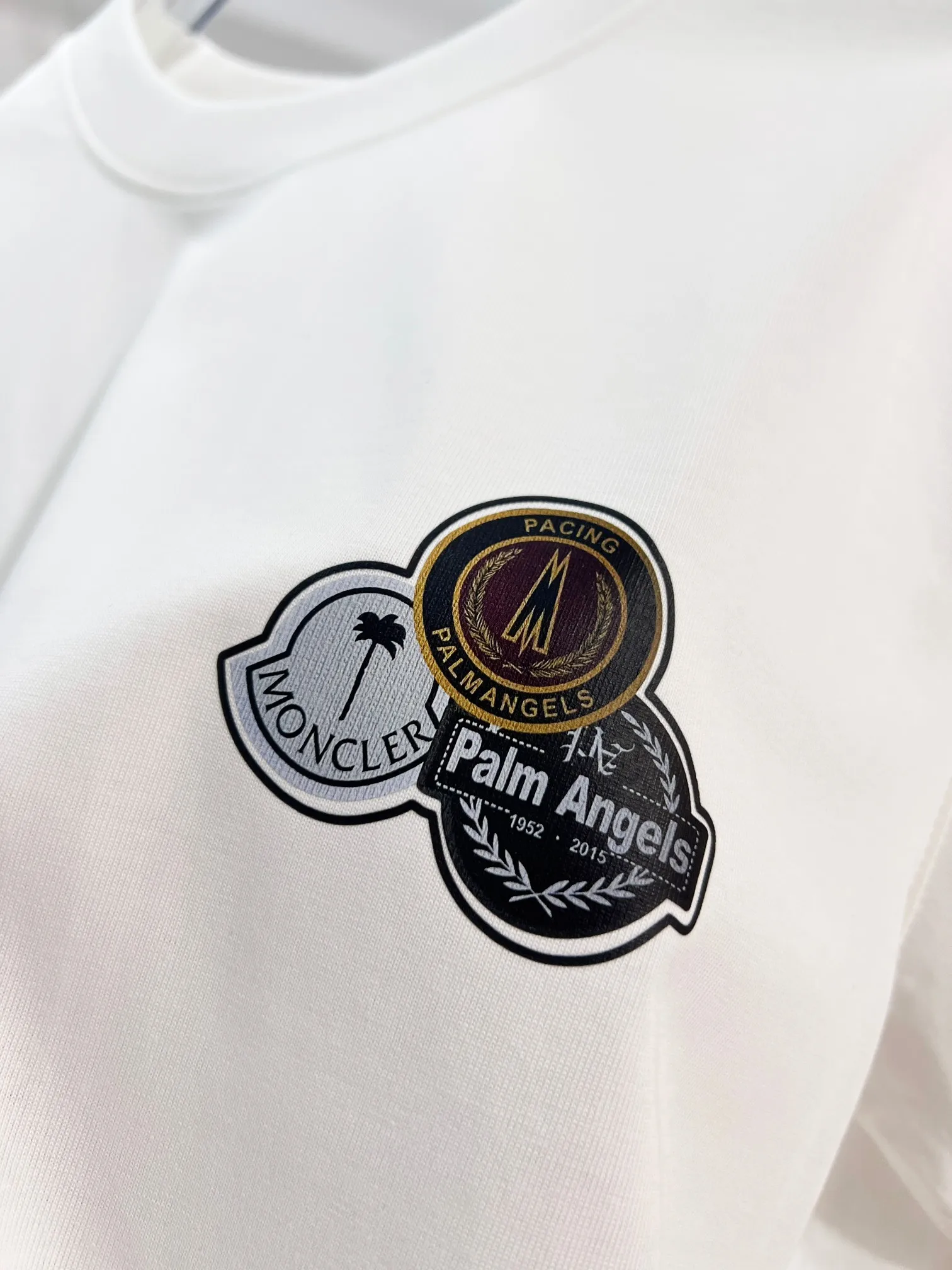 P150 MONCLER/Muzzled 300g pure cotton round neck short-sleeved T-shirt Brand classic Badge letter LOGO embossed process 2025ss official synchronization High version High quality Fashionable personality Versatile trend Pure original quality Original fabric Hang tag Collar label Washed wheat Complete three standards Color: Black. White. Size: S M L XL XXL