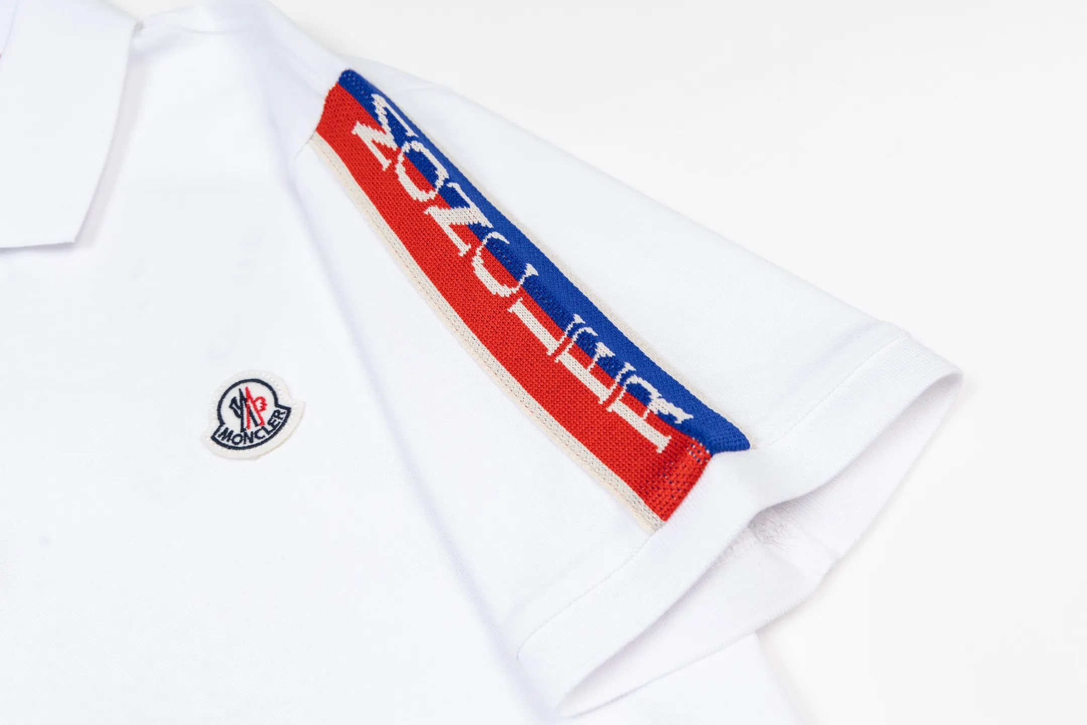P190 MONCLER Muzzled Black and White Collar Color Block Polo Shirt Upgraded, inspired by the 1980s retro Original fabric Official same style Customized Same vat dyed fabric Very comfortable to the touch Latest brick cabinet synchronization for spring and summer Fashionable and personalized Super versatile and good-looking one Very suitable for both men and women A must-have style Tag Collar label Washed wheat Complete with three labels Color: White Size: M-3XL