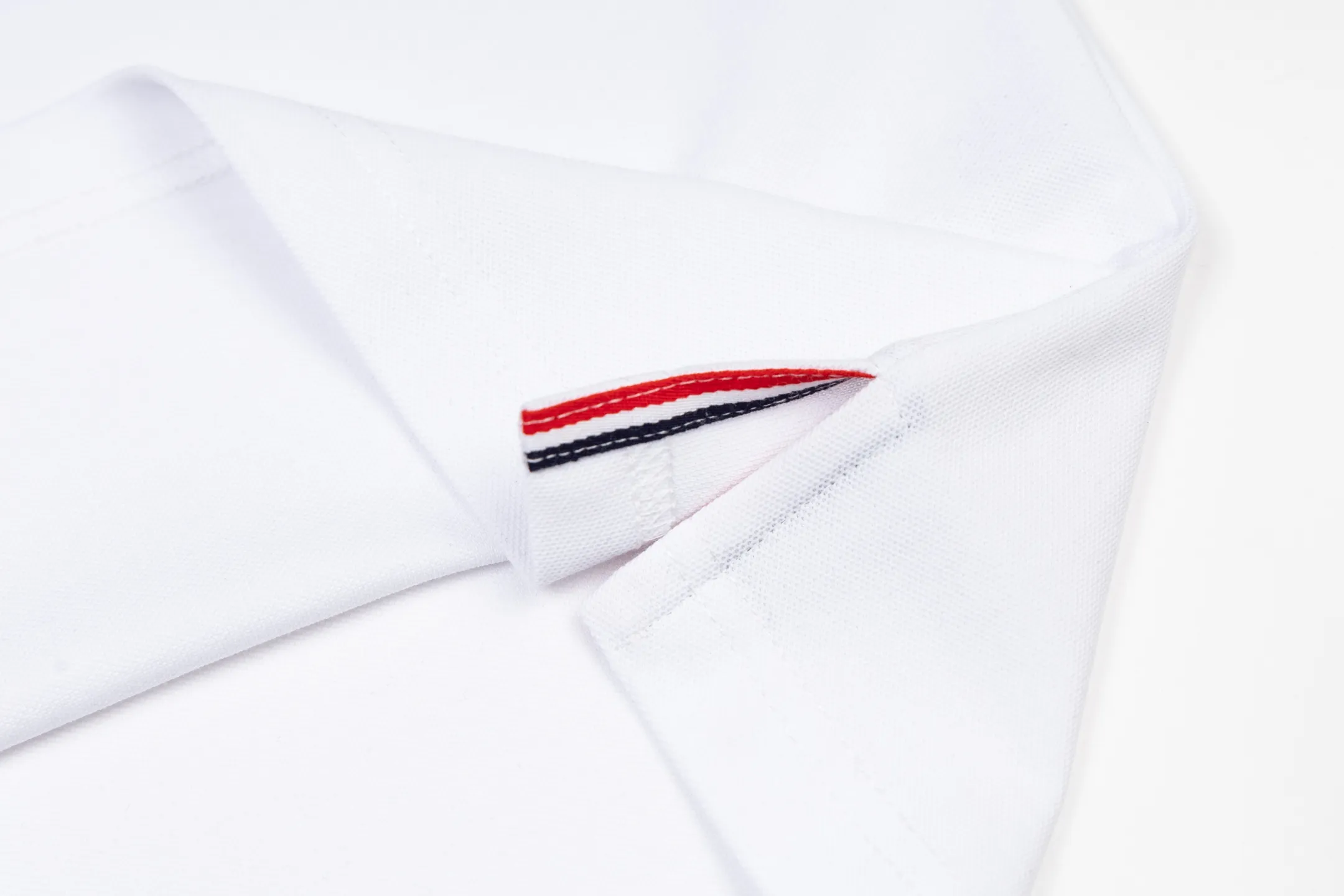 P190 MONCLER Muzzled Black and White Collar Color Block Polo Shirt Upgraded, inspired by the 1980s retro Original fabric Official same style Customized Same vat dyed fabric Very comfortable to the touch Latest brick cabinet synchronization for spring and summer Fashionable and personalized Super versatile and good-looking one Very suitable for both men and women A must-have style Tag Collar label Washed wheat Complete with three labels Color: White Size: M-3XL