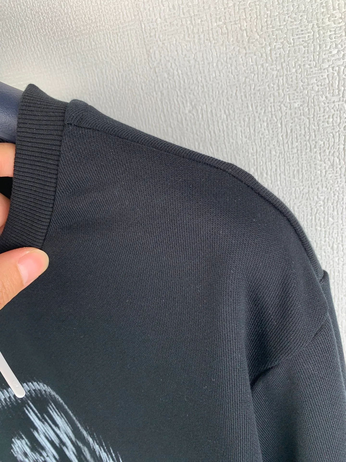 P350 MONCLER round neck pullover printed casual long-sleeved sweatshirt ●Authentic product purchased and developed by 3926. ●320g double-strand combed cotton sweatshirt material ●2*2 cotton luxury trendy rib ●Fabric enzyme wash ●Digital direct printing ●Customized 1:1 chapter ●Customized 1:1 trademark ●Fit version ●Size: S M L XL