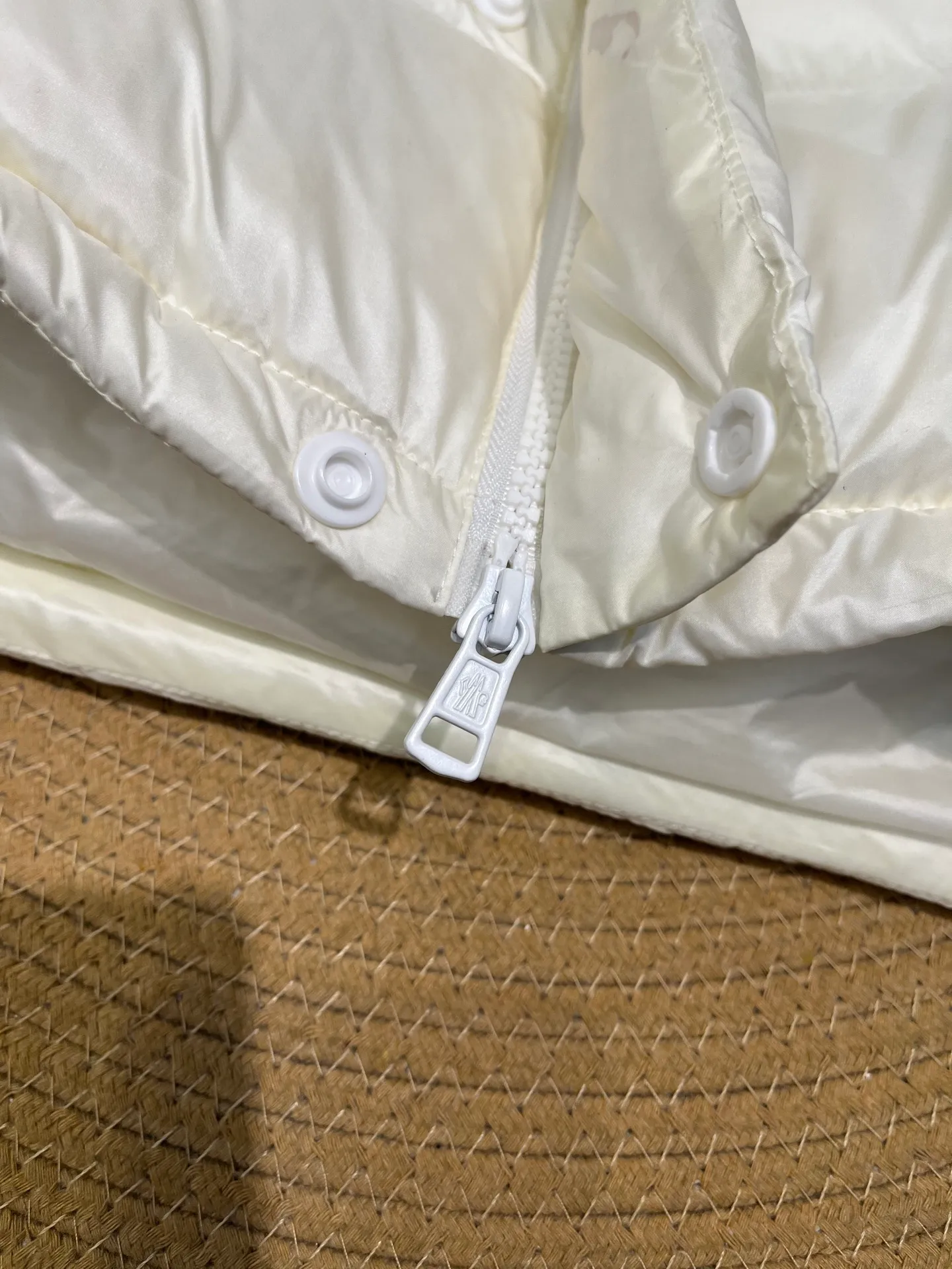 P820 ​​𝗠𝗼𝗻𝗰𝗹𝗲𝗿 Moncler A super popular model that you can’t buy in winter, it speaks for itself with its strength, a veteran-level model. This series is known for its fluffy bread style and glossy effect. It is the most popular series in the classic main line of the M family. You can basically buy it at the counter and from the official website! Promise me to buy it soon! Just needed series! ! Don’t wait until winter when it’s hard to get one size: 12345