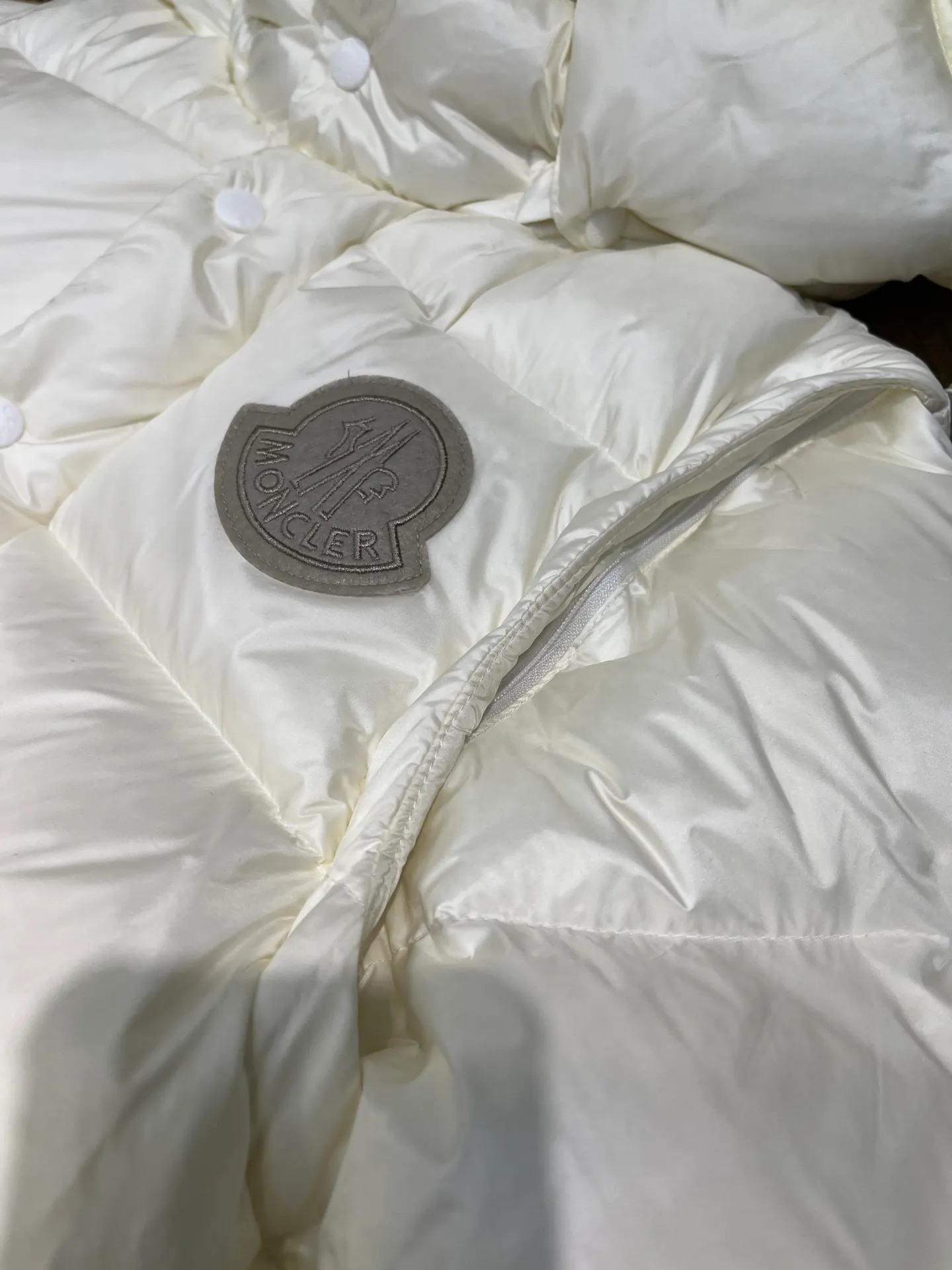 P820 ​​𝗠𝗼𝗻𝗰𝗹𝗲𝗿 Moncler A super popular model that you can’t buy in winter, it speaks for itself with its strength, a veteran-level model. This series is known for its fluffy bread style and glossy effect. It is the most popular series in the classic main line of the M family. You can basically buy it at the counter and from the official website! Promise me to buy it soon! Just needed series! ! Don’t wait until winter when it’s hard to get one size: 12345