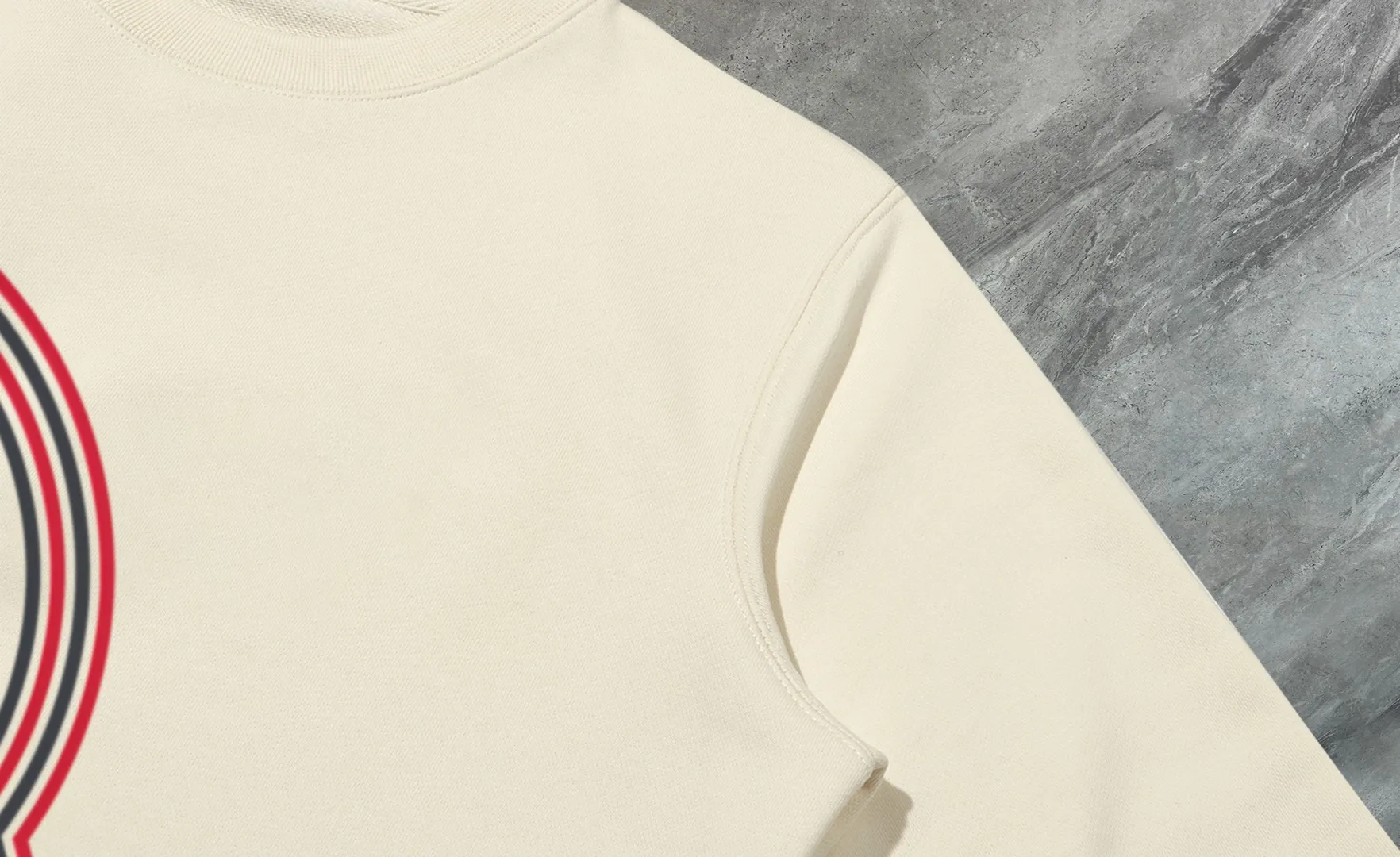 P210 High-version sweatshirt) [Long-term stock] 〖𝐌𝐎𝐍𝐂𝐋𝐄𝐑~Mask〗 Made of 440g heavy-weight fabric. It is different from the market currency. It can be matched with any variety and is properly handsome. 😎The whole dress is made of double waistcoats. The double waistcoats make the whole dress more three-dimensional. Not ordinary factories can do such fine work. 2025 Spring runway version of the T stage, on sale at the counter, round neck terry sweatshirt, high-end double-strand pure cotton, custom-made stretch ribs, dyed in the same vat, complete with three standards, matched with exquisite embroidered LOGO on the chest, simple and advanced, same style for men and women. Color: black, apricot, white, size: S M L XL 2XL