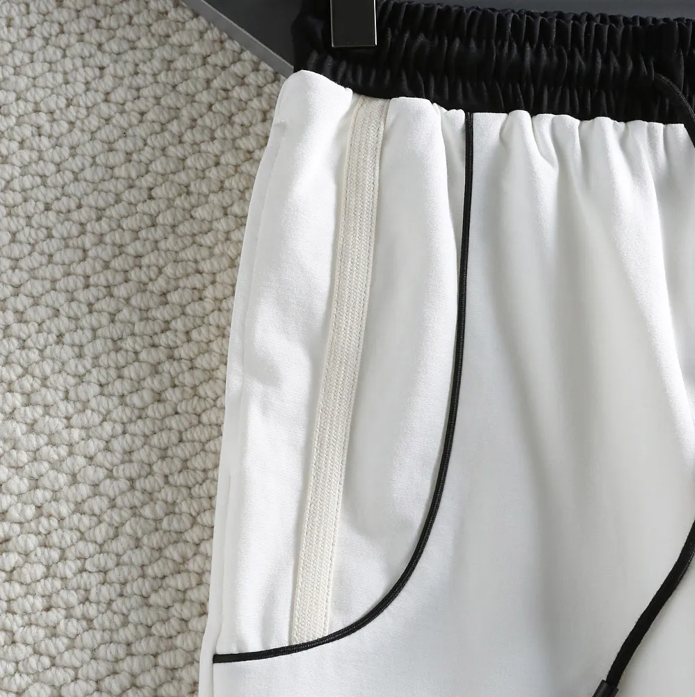 P210 🌸🌸 Moncler 2025 spring and summer new trousers [knitted trousers] feel comfortable to wear, low-key yet luxurious, very high-end, with pockets designed to be fashionable and high-end. Needless to say, the trousers style and tailoring needless to say, the upper body is exquisite and vivid. Really first-class and top-quality materials. Really top-level casual pants and elastic pants, of outstanding quality. After heavy washing, the trousers are very soft and not picky. The upper body is absolutely stylish. Extremely luxurious. Size:M-4XL