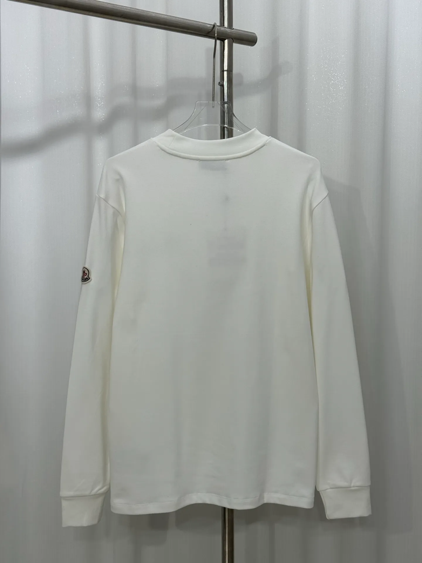 P310 Moncler half-high collar letter embroidered plus velvet long-sleeved bottoming shirt. The fabric is soft. Made of imported high-density double-sided stretch cotton fabric. Same style for men and women. Full details. Original pattern. Size: S-2XL.