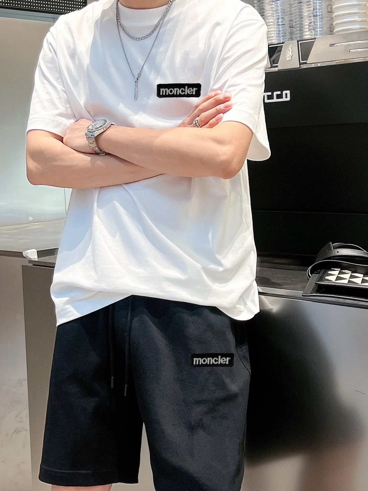 P290 Brand [MONCLER] 2025 new men’s short-sleeved shorts suit! Synchronous sales on the official website! High-end version on the market! It feels delicate and soft! Make you more comfortable to wear! The draped silhouette is awesome! Size: M-5XL (please state your height and weight when placing an order)