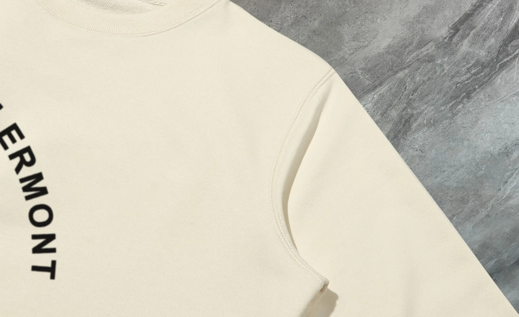 P210 High-version sweatshirt) [Long-term stock] 〖𝐌𝐎𝐍𝐂𝐋𝐄𝐑~Mask〗 Made of 440g heavy-weight fabric. It is different from the market currency. It can be matched with any variety and is properly handsome. 😎The whole dress is made of double waistcoats. The double waistcoats make the whole dress more three-dimensional. Not ordinary factories can do such fine work. 2025 Spring runway version of the T stage, on sale at the counter, round neck terry sweatshirt, high-end double-strand pure cotton, custom-made stretch ribs, dyed in the same vat, complete with three standards, matched with exquisite embroidered LOGO on the chest, simple and advanced, same style for men and women. Color: black, apricot, white, size: S M L XL 2XL
