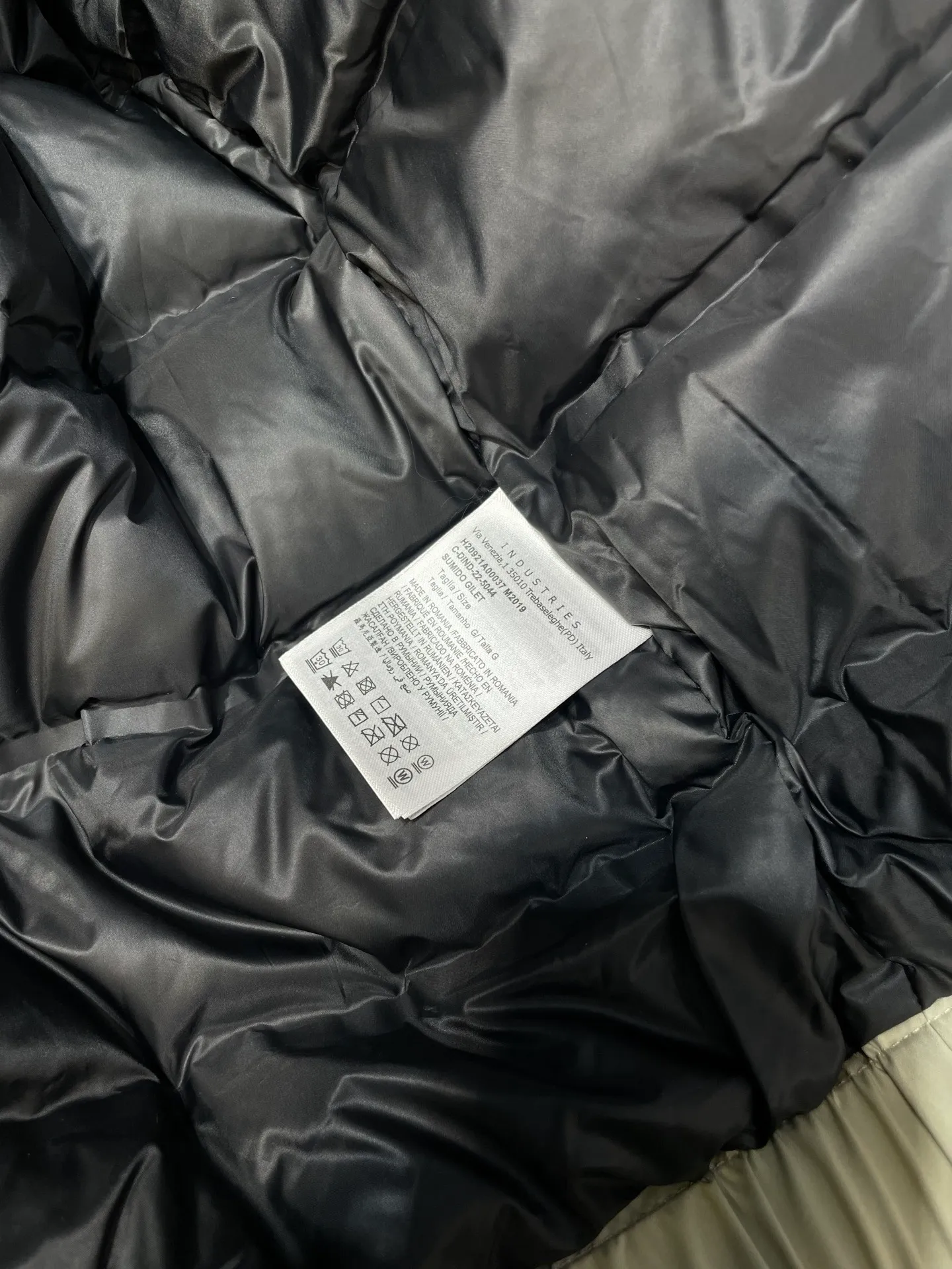 P960 Moncler 🌟Down Jacket 2025 latest fashion designer down jacket. Every detail shows high-end craftsmanship. The design changes of structural tailoring show the diverse image changes of men. It is slim and neat, and tailored to meet the current popular multi-layered wear. Versatile style for life. G8646 Code number: 12345